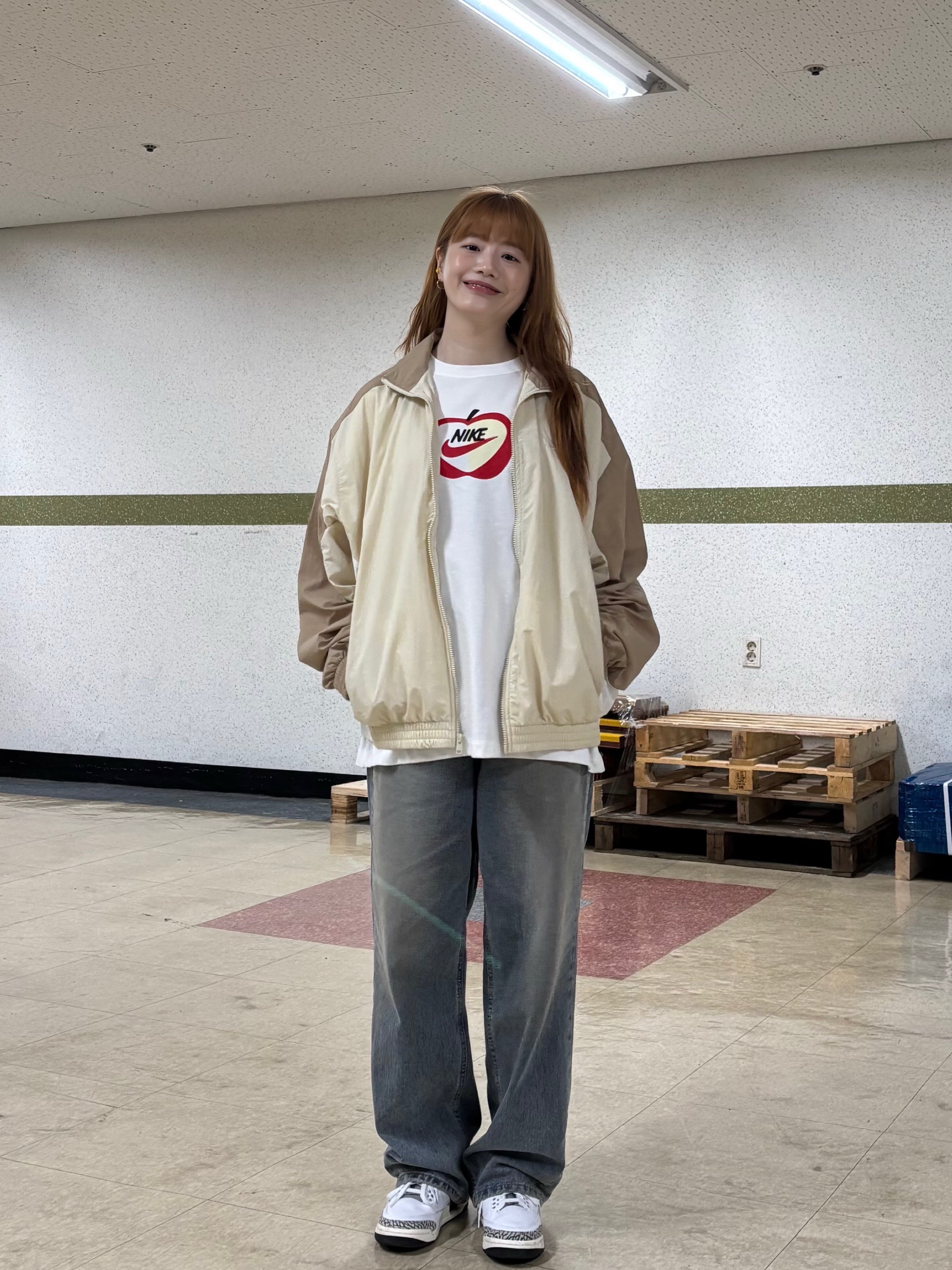 Nike Club Oversized Woven Track Jacket Light Khaki Parachute Beige - Asia, (GS) Jordan 3 Retro Animal Icon 착용 스타일 - 4
