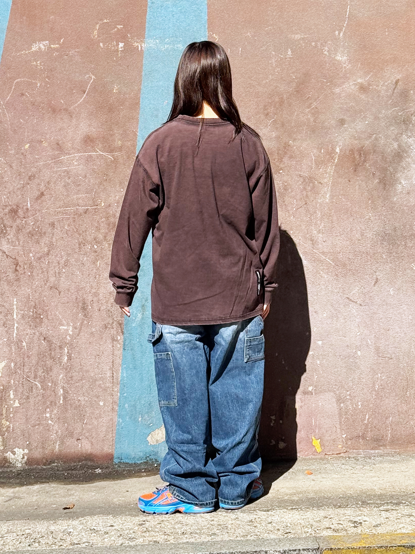 QT8 GARMENTS Bliss Washed Long Sleeve Black, QT8 GARMENTS Double Knee Washed Pants Blue 착용 스타일 - 2