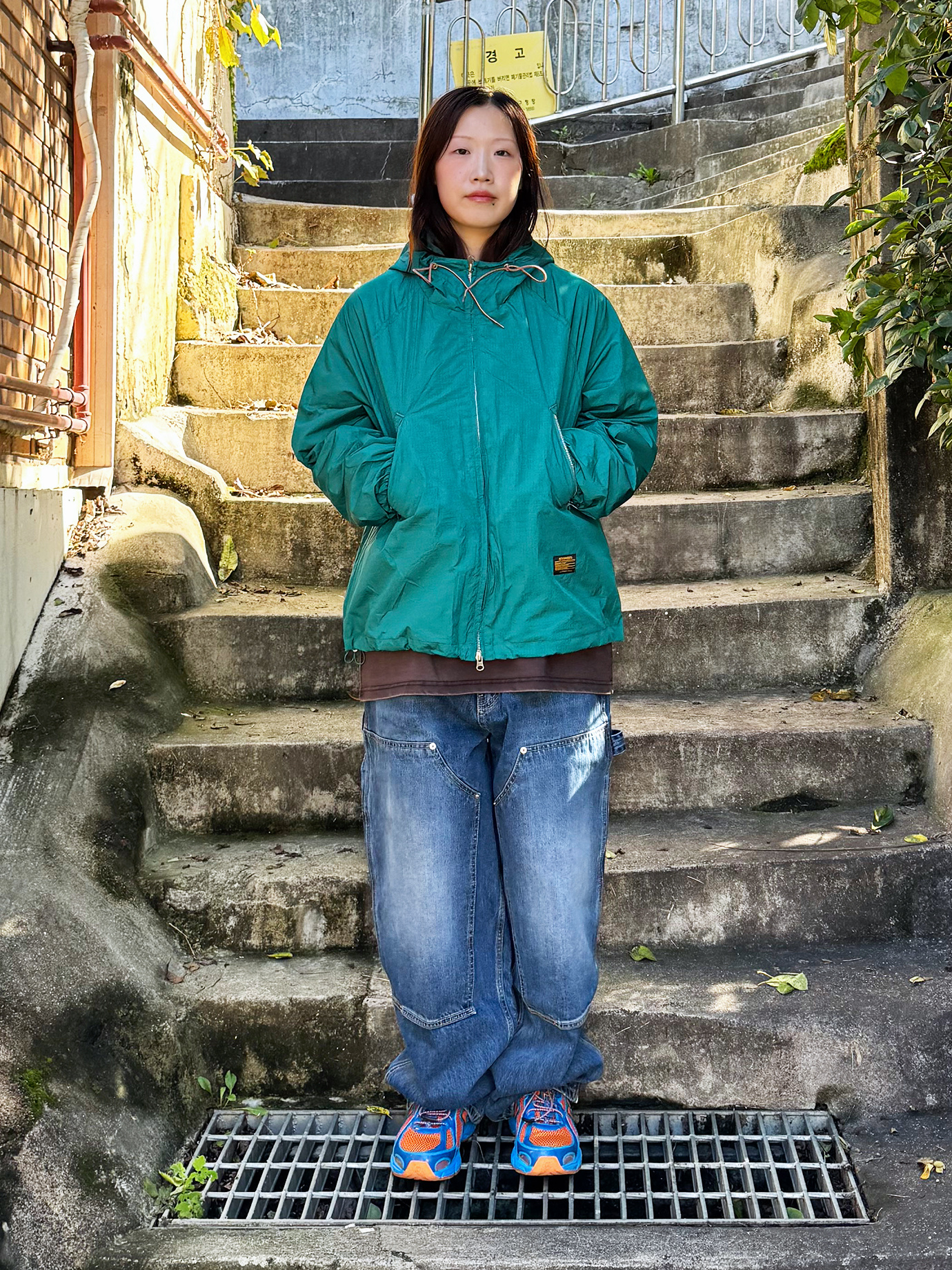 QT8 GARMENTS Nostalgia Windbreaker Green, QT8 GARMENTS Double Knee Washed Pants Blue 착용 스타일 - 2