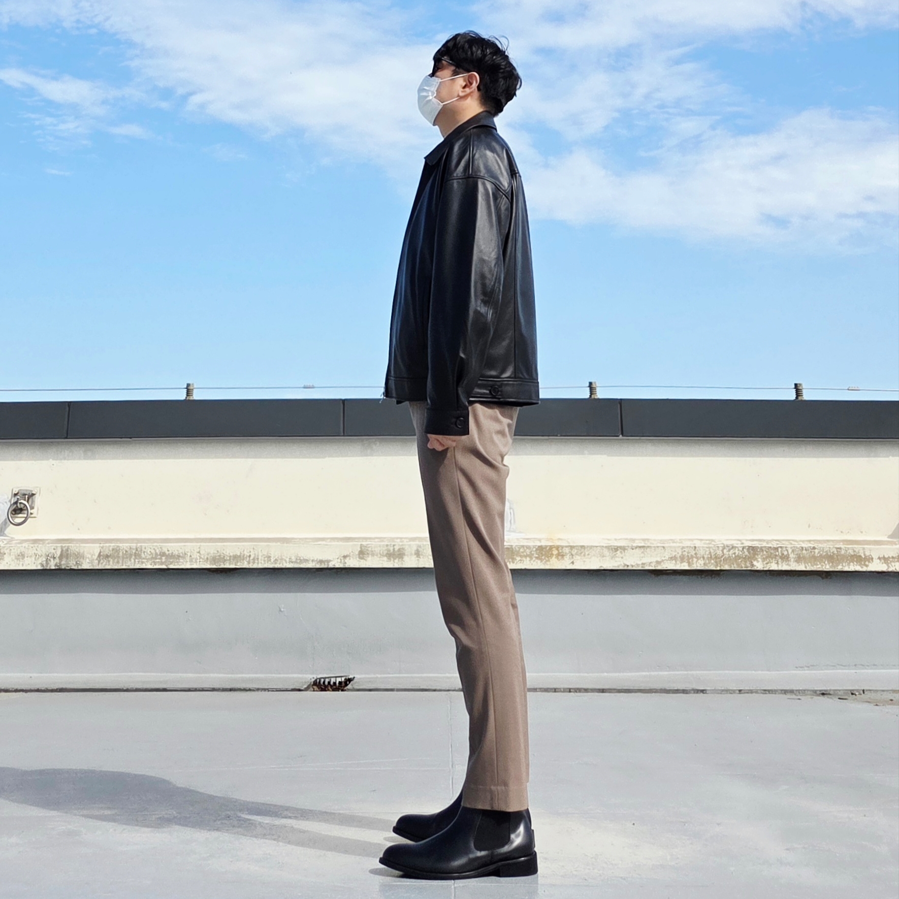 Romantic Move New Tampere Chelsea Boots Black, Gentle Monster Sal 01 Black 착용 스타일 - 2