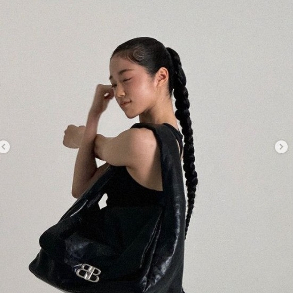 Balenciaga Monaco Large Sling Bag Black 착용 스타일 - 1