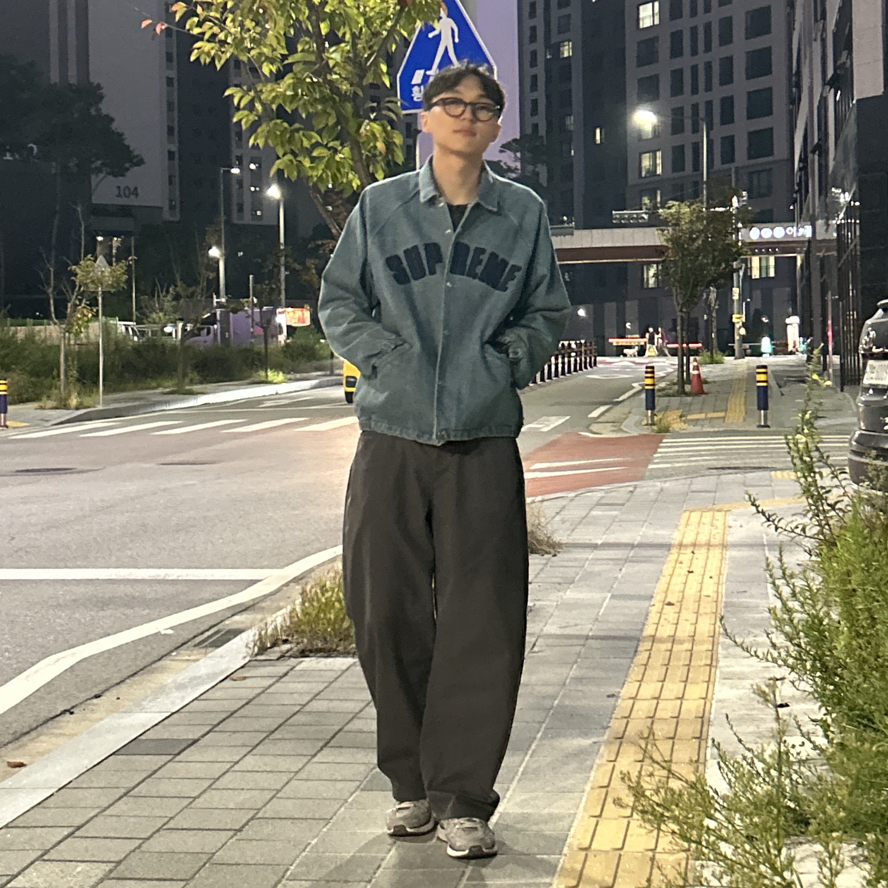 Supreme Arc Denim Coaches Jacket Washed Indigo - 25SS 착용 스타일 - 1