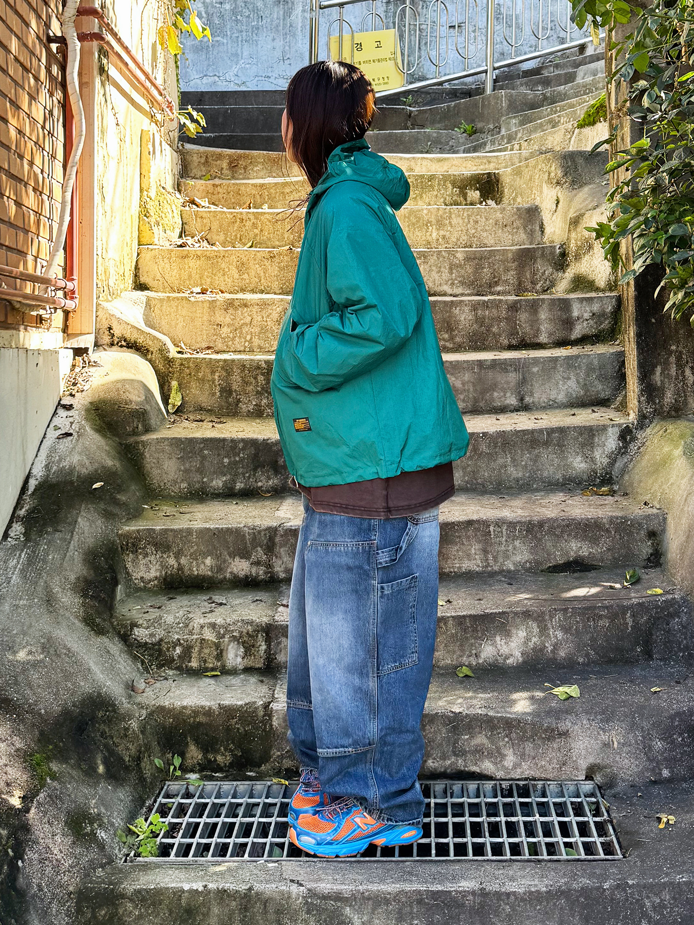 QT8 GARMENTS Nostalgia Windbreaker Green, QT8 GARMENTS Double Knee Washed Pants Blue 착용 스타일 - 3