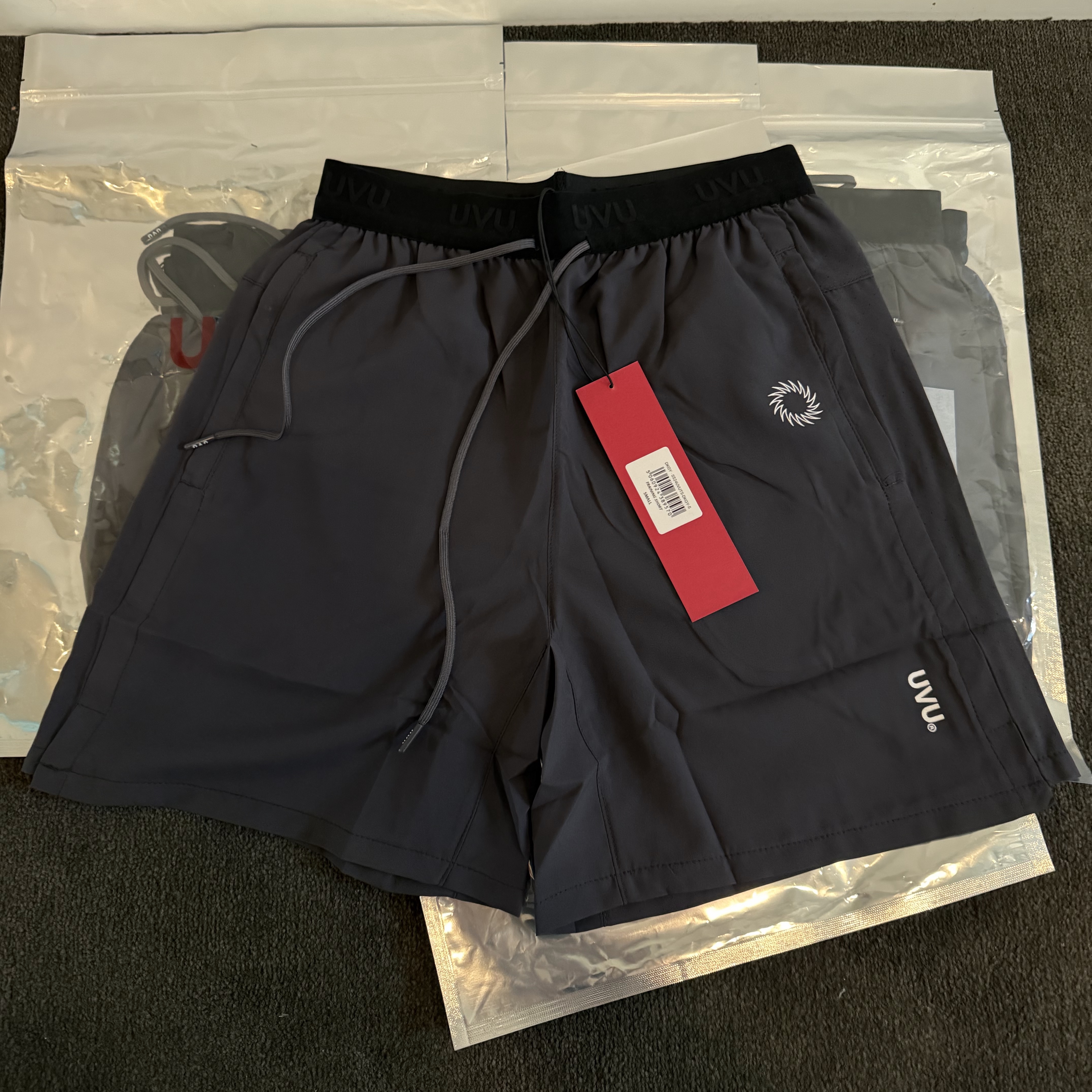 UVU Training Shorts Dark Grey 착용 스타일