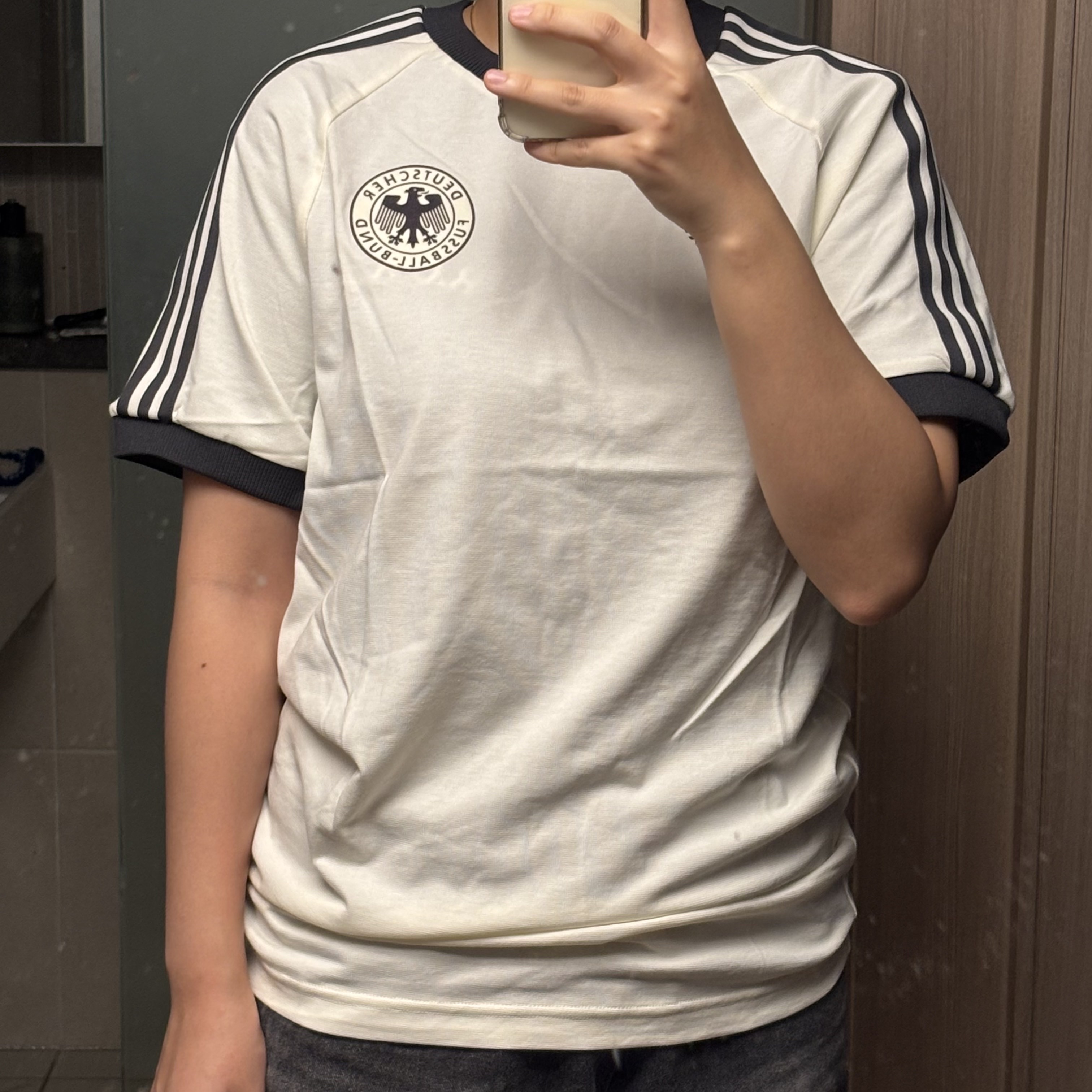 Adidas German Adicolor Classic 3-Stripes T-Shirt Off White - KR Sizing 착용 스타일