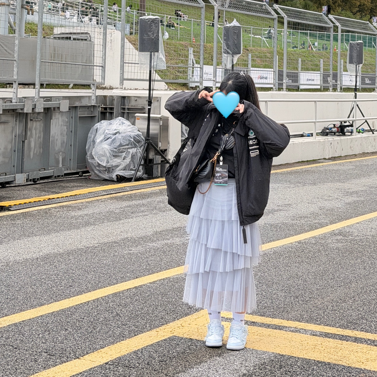 Mercedes AMG Petronas x Adidas Formula One 2025 Team Jacket Black White - US Sizing, Ader Error Addy Bear Keyring Z-Blue 착용 스타일 - 1