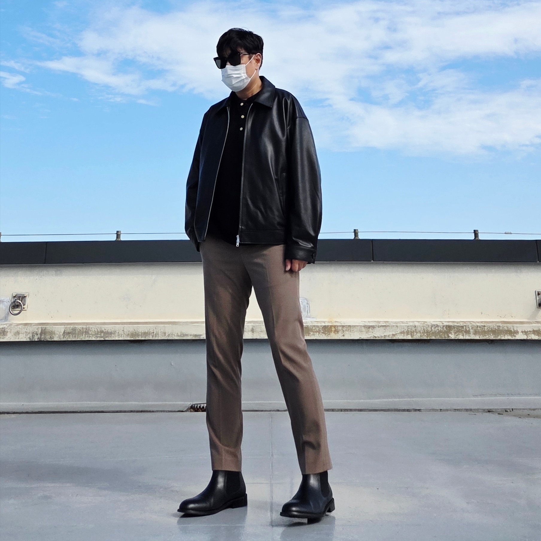 Romantic Move New Tampere Chelsea Boots Black, Gentle Monster Sal 01 Black 착용 스타일 - 1