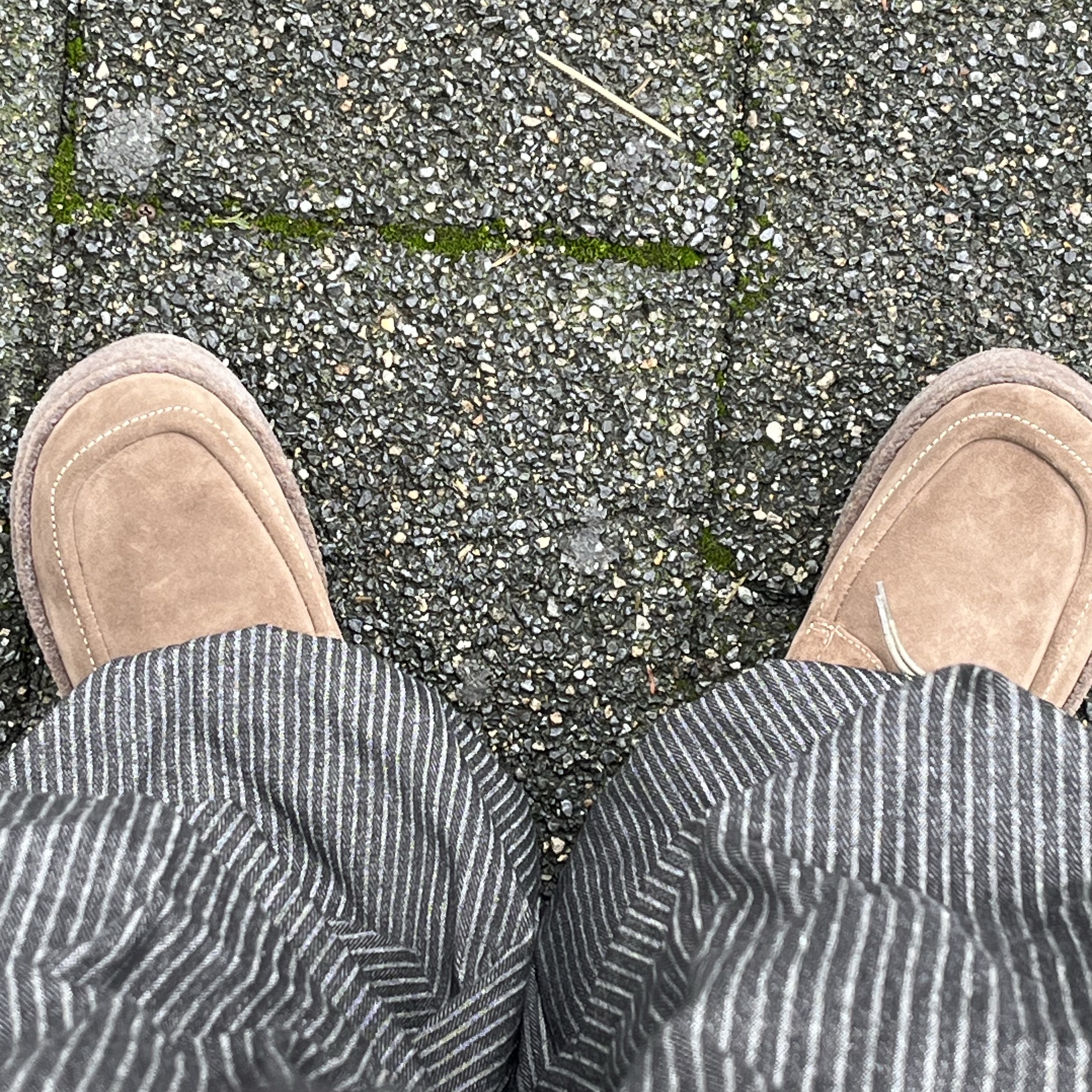 LOSTGARDEN Uniform Crepe Derby Brown 착용 스타일