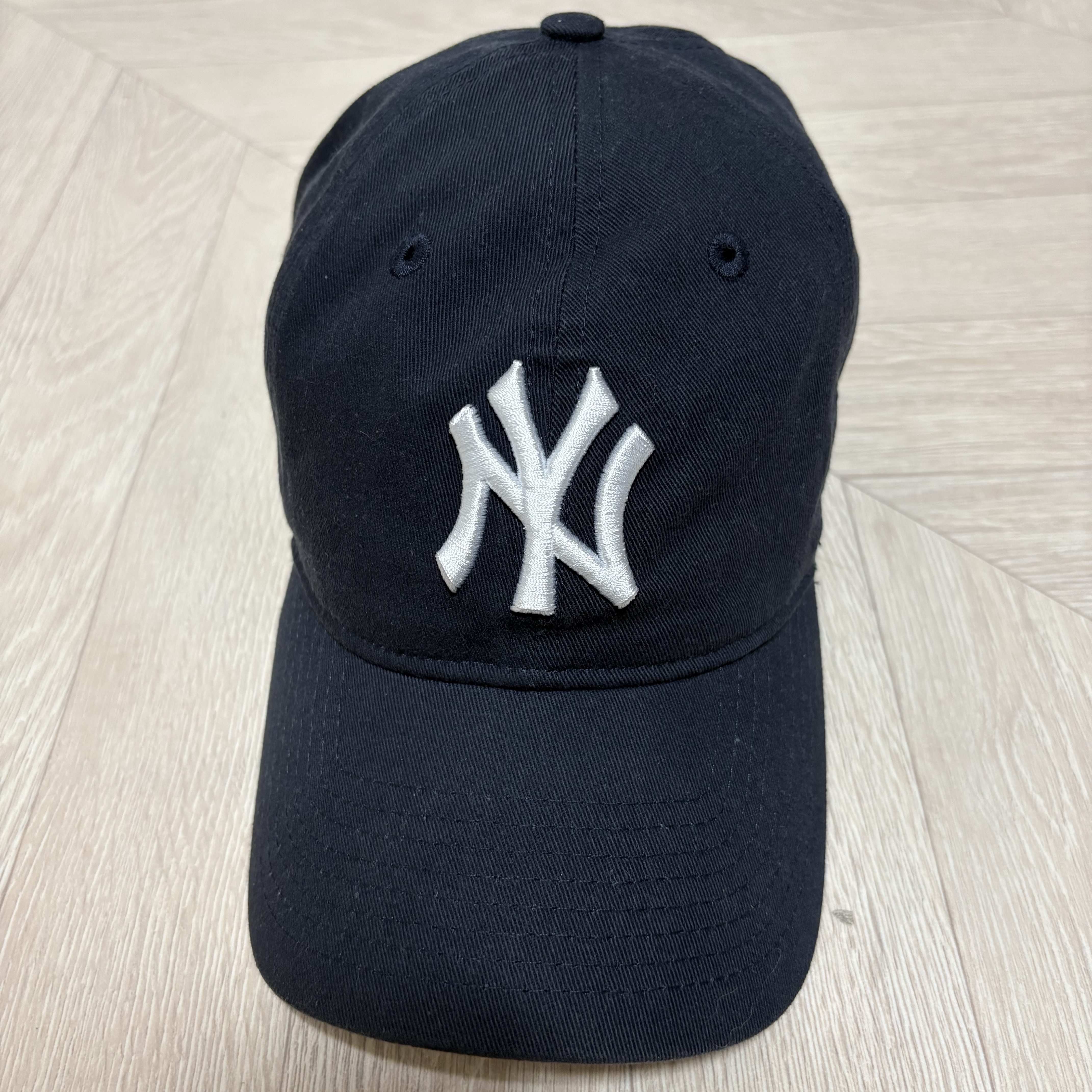 New Era 9Forty New York Yankees Essential Cap Navy Blue 착용 스타일