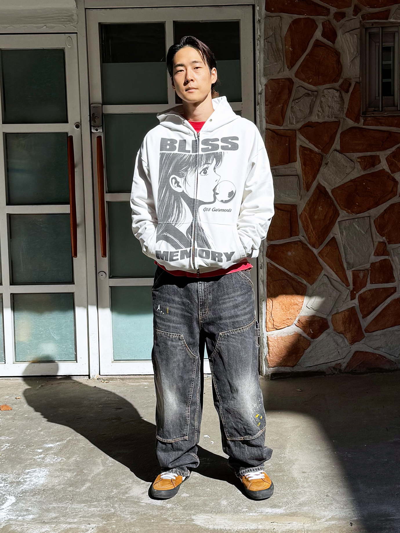 QT8 GARMENTS Bliss Washed Zip-up hoodie Ecru, QT8 GARMENTS Painted Double Knee Washed Pants Black 착용 스타일 - 2