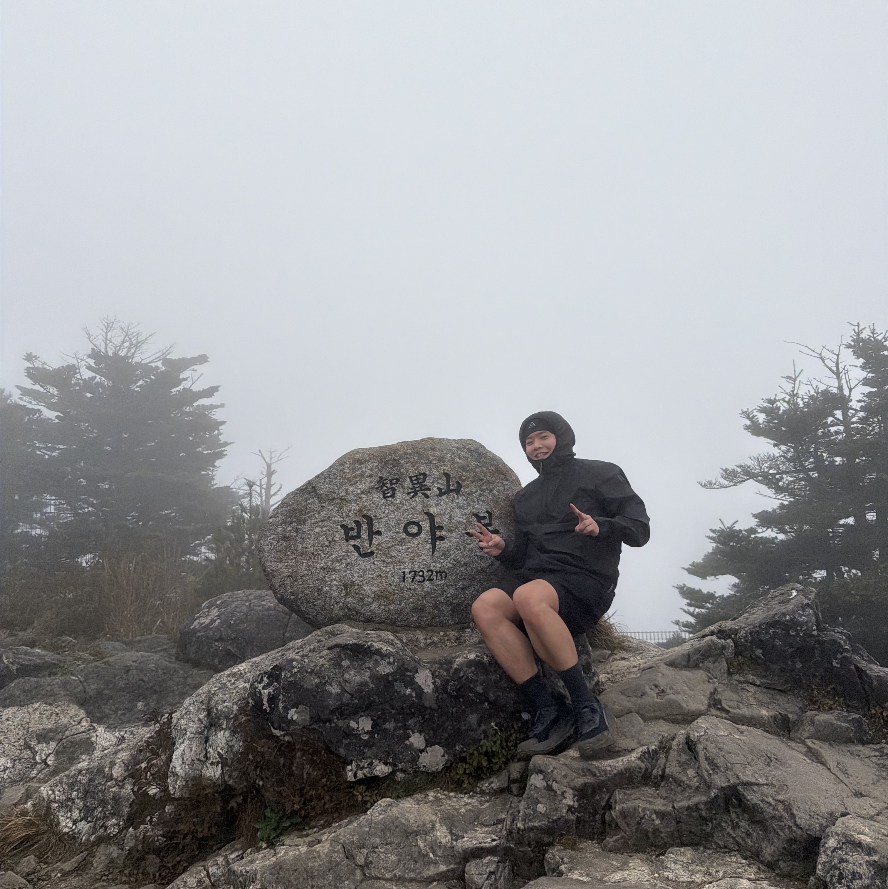 Roa Packable Wind Jacket Black, Altra Olympus 6 Black Black - 25FW 착용 스타일