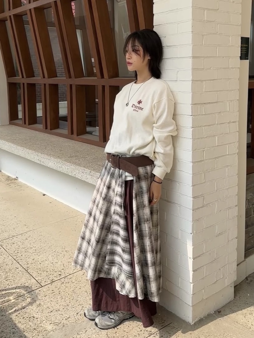PHOS333 Divine Waffle Long Sleeved Cream, PHOS333 Divine Waffle Long Sleeved Dark Brown 착용 스타일 - 2