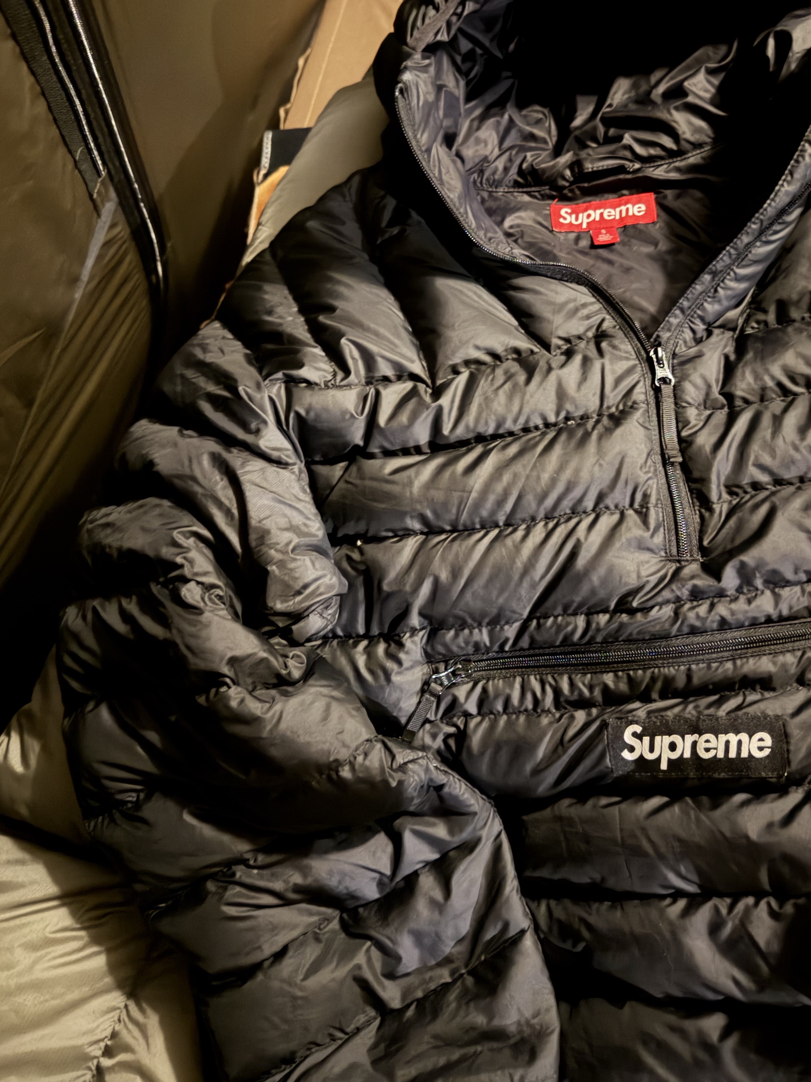 Supreme Micro Down Half Zip Hooded Pullover Black - 24FW 착용 스타일