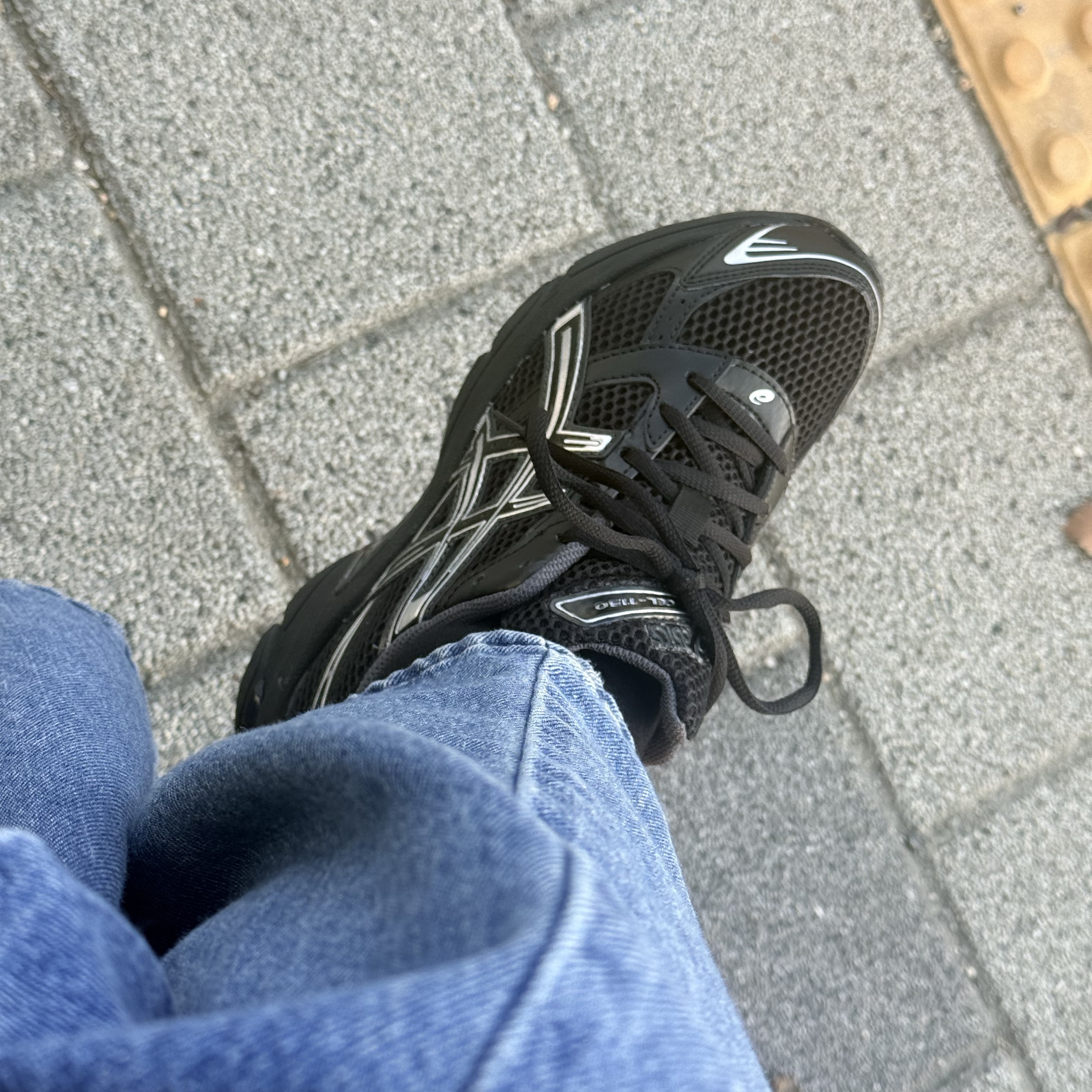 Asics Gel-1130 Black Pure Silver 착용 스타일 - 2