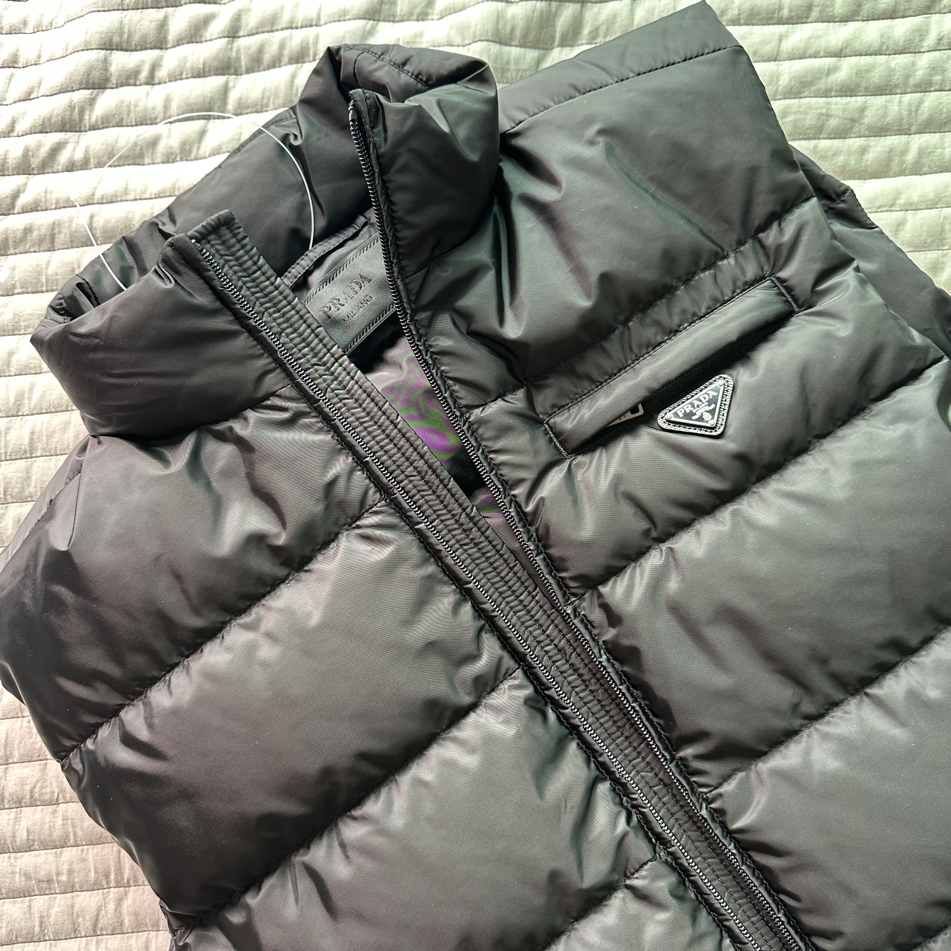 Prada Re-Nylon Down Vest Black 착용 스타일 - 1