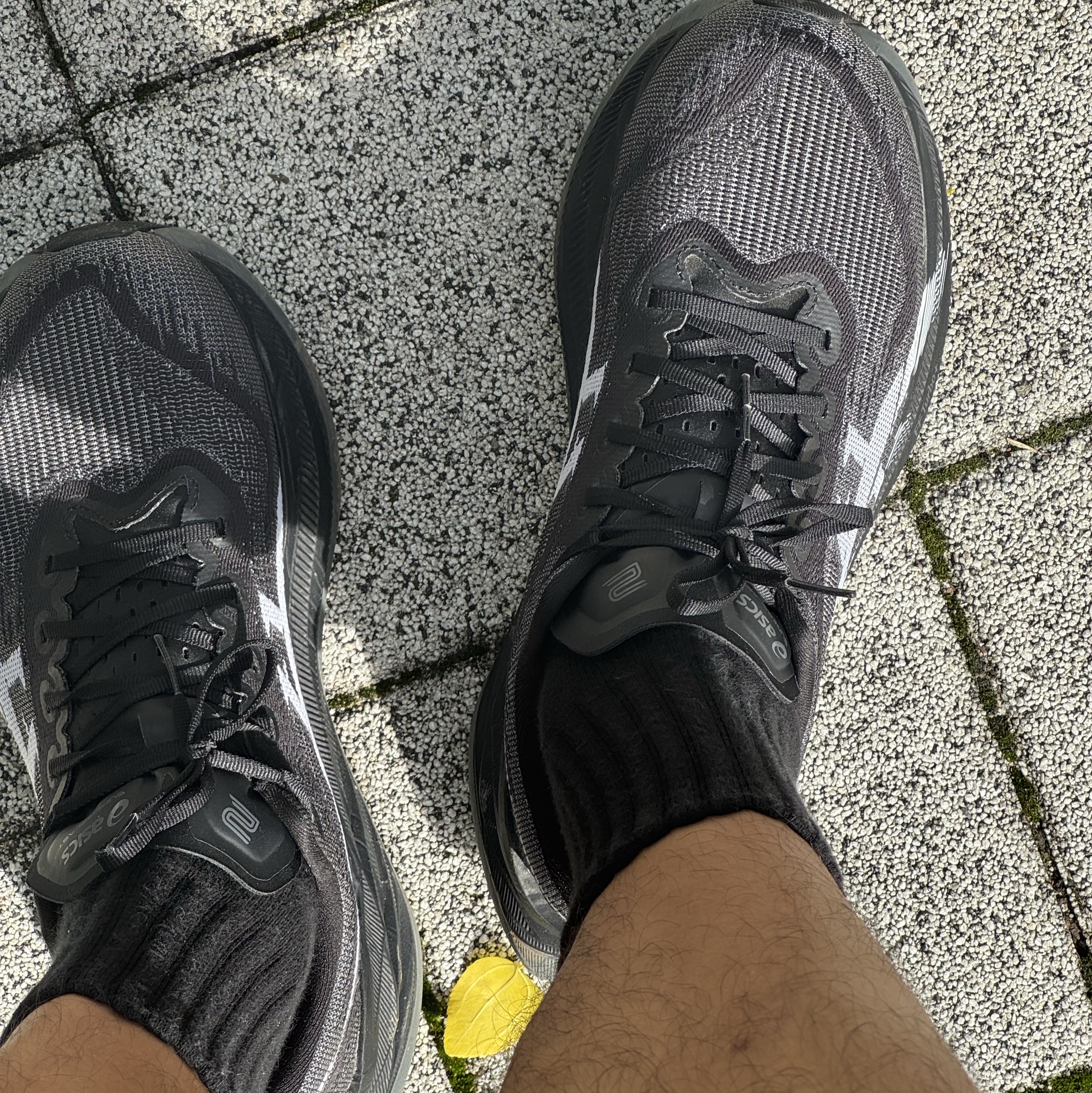 Asics Superblast 2 Black White 착용 스타일