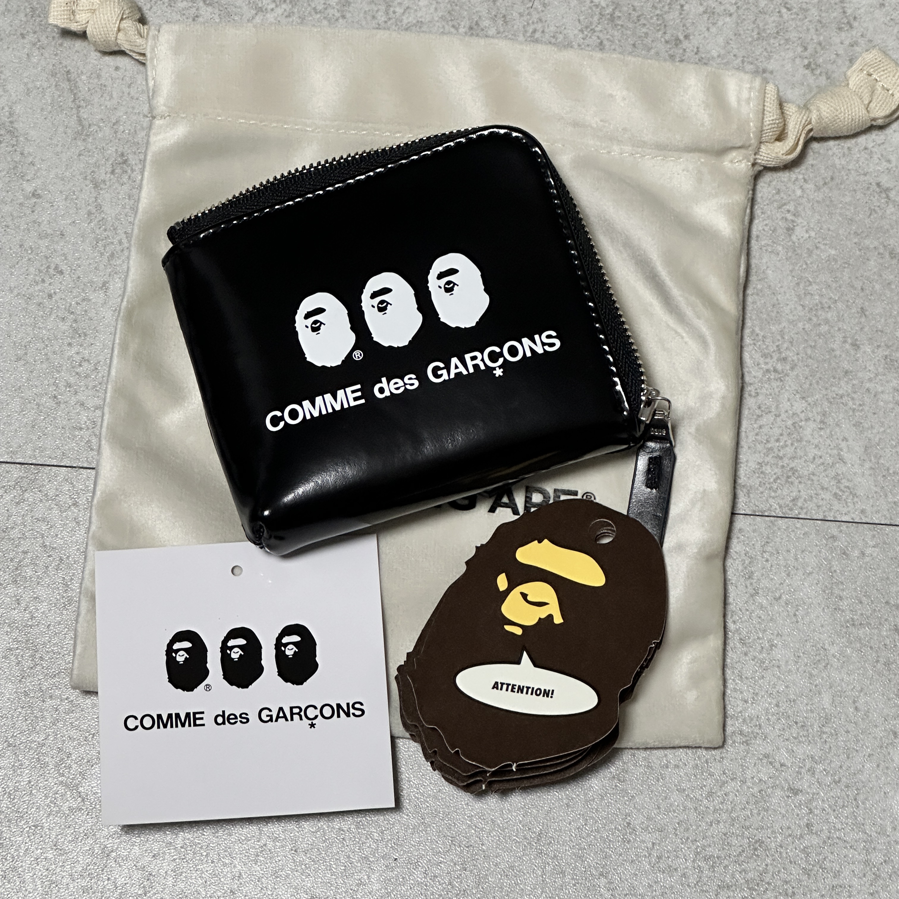 BAPE x Comme Des Garcons Osaka Wallet Black 착용 스타일