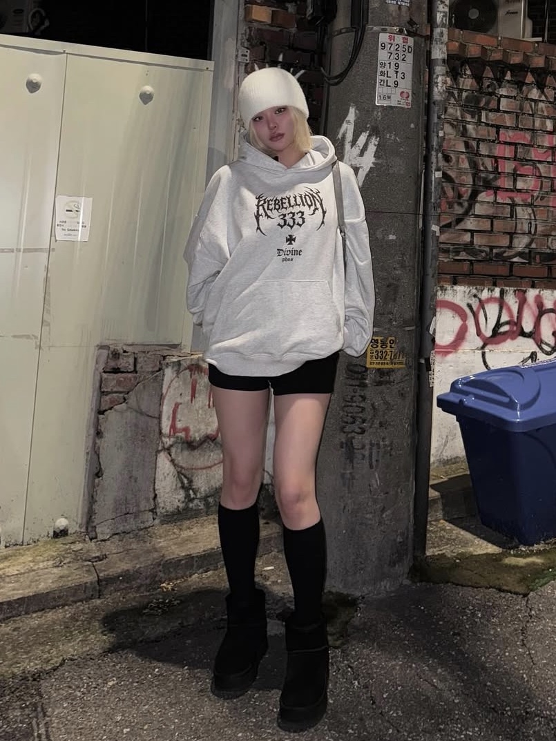 PHOS333 Rebellion 333 Hoodie Melange White, PHOS333 Rebellion 333 Hoodie Black 착용 스타일 - 3