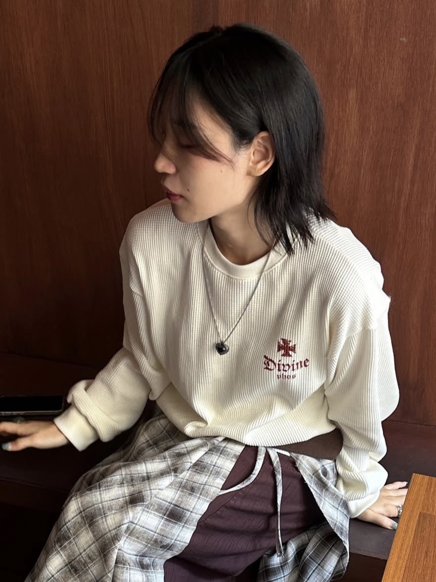 PHOS333 Divine Waffle Long Sleeved Cream, PHOS333 Divine Waffle Long Sleeved Dark Brown 착용 스타일 - 1