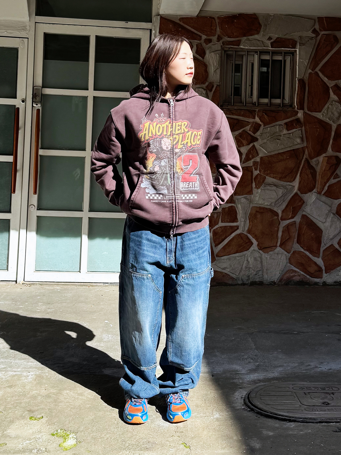 QT8 GARMENTS Another Place Washed Zip-up Hoodie Black, QT8 GARMENTS Double Knee Washed Pants Blue 착용 스타일 - 1