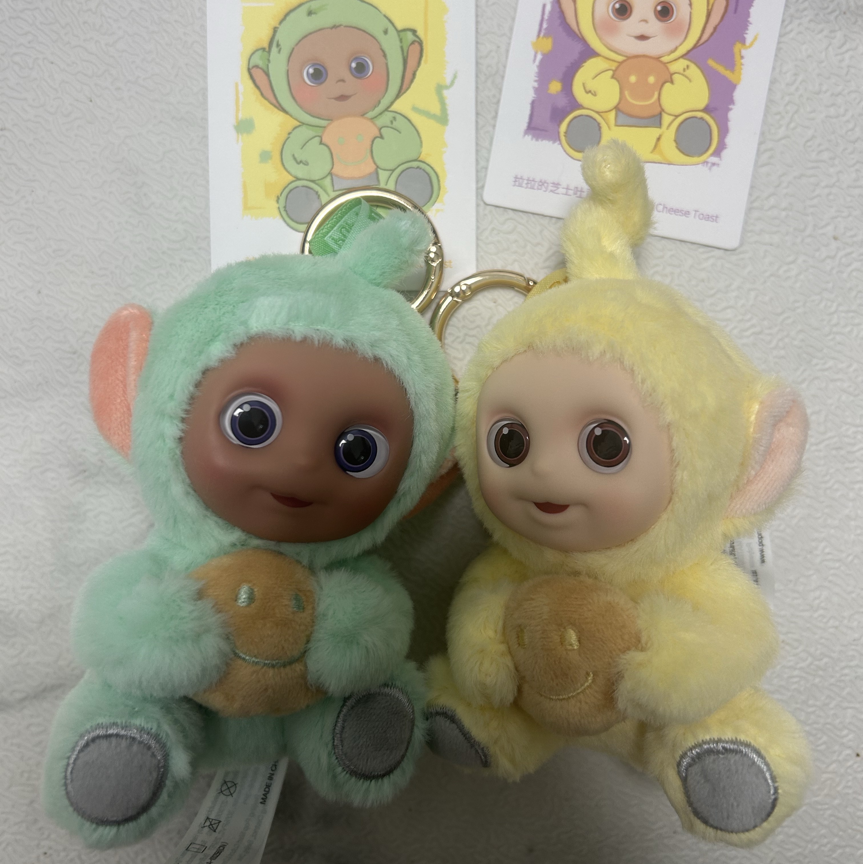 Pop Mart Teletubbies Say Hello Series Figures Sealed Case Dipsy's Coconut Toast (Opened Case), Pop Mart Teletubbies Say Hello Series Figures Sealed Case Laa Laa's Cheese Toast (Opened Case) 착용 스타일