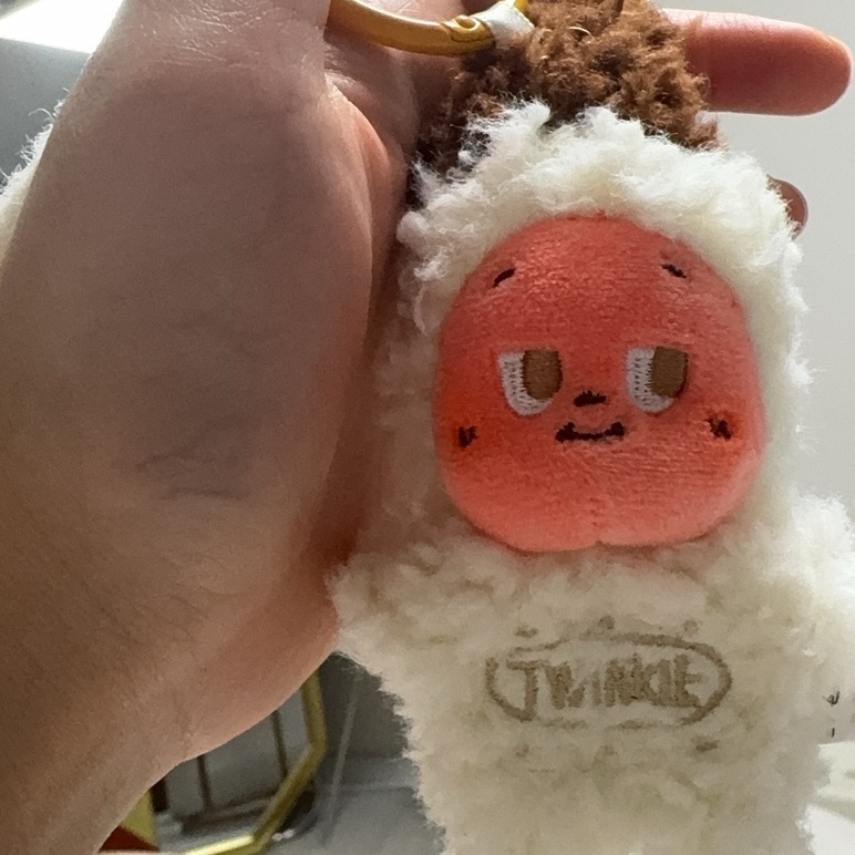 Pop Mart Twinkle Twinkle Savor the Moment Series-Fresh-Baked Mini Cookies Plush Pendant Sweet Cream (Opened Case) 착용 스타일