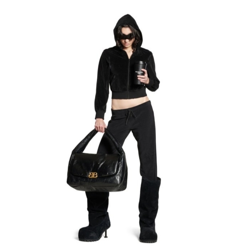 Balenciaga Monaco Large Sling Bag Black 착용 스타일 - 4