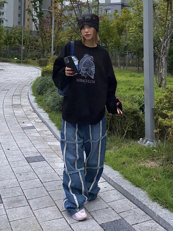 PHOS333 Miraculum Bascinet Sweatshirt Black, PHOS333 Miraculum Bascinet Sweatshirt Oatmeal 착용 스타일 - 3