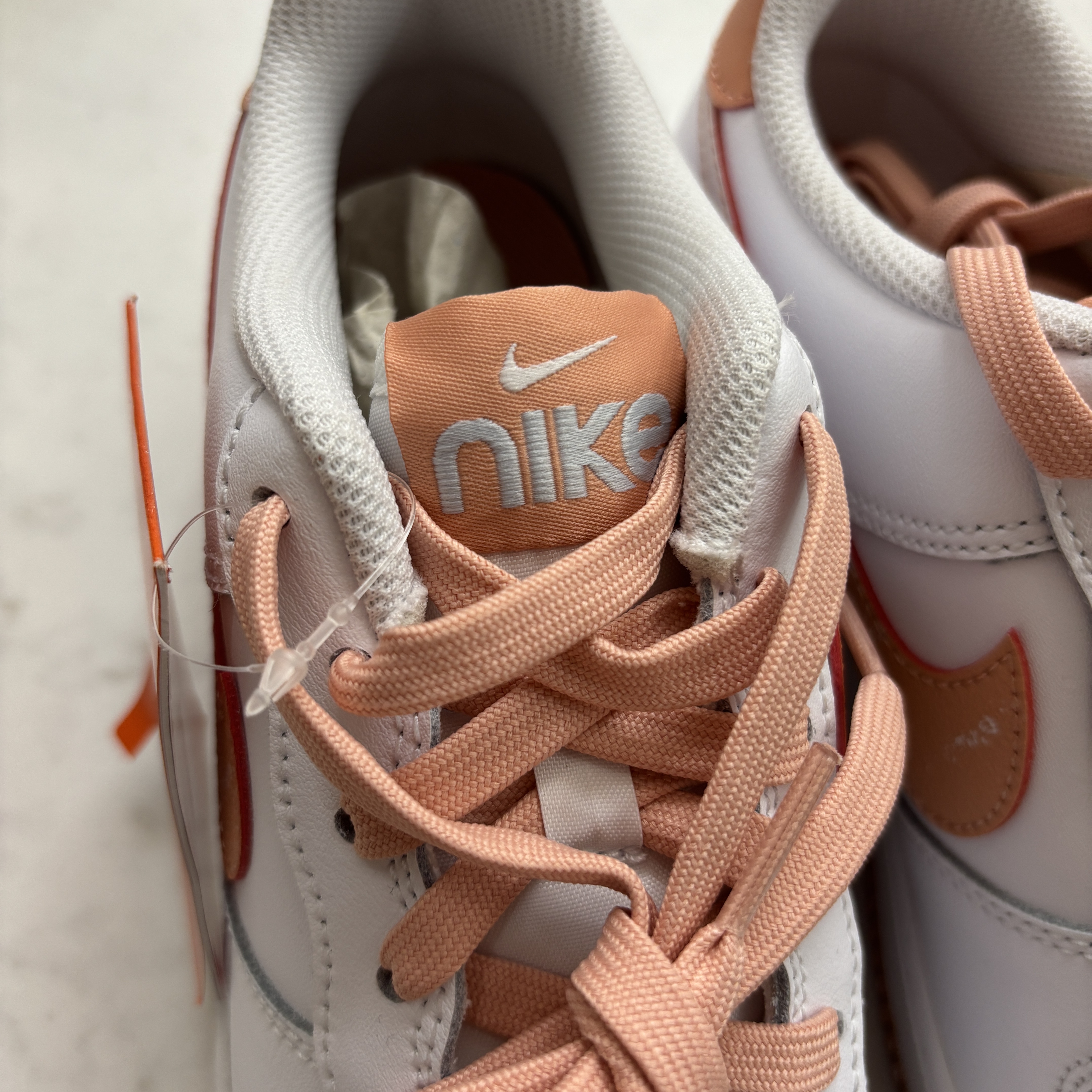 (GS) Nike Air Force 1 LV8 Light Madder Root 착용 스타일 - 3