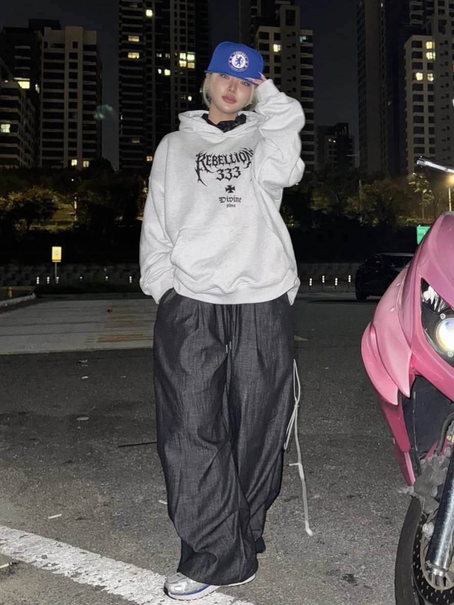 PHOS333 Rebellion 333 Hoodie Melange White, PHOS333 Rebellion 333 Hoodie Black 착용 스타일 - 2