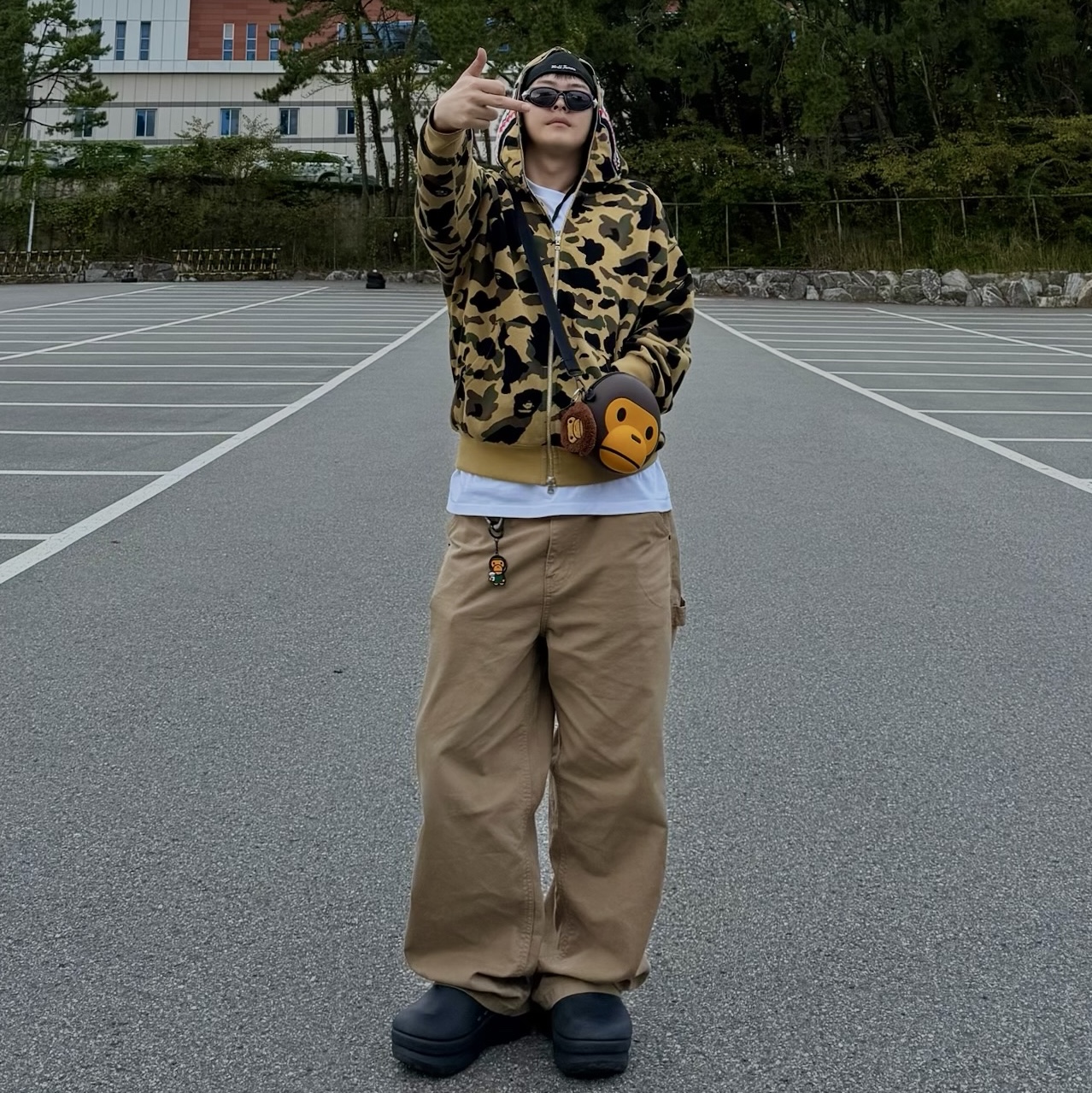 (W) Adidas Adifom Stan Smith Mule Core Black, Starbucks x BAPE Baby Milo Keychain 착용 스타일 - 1