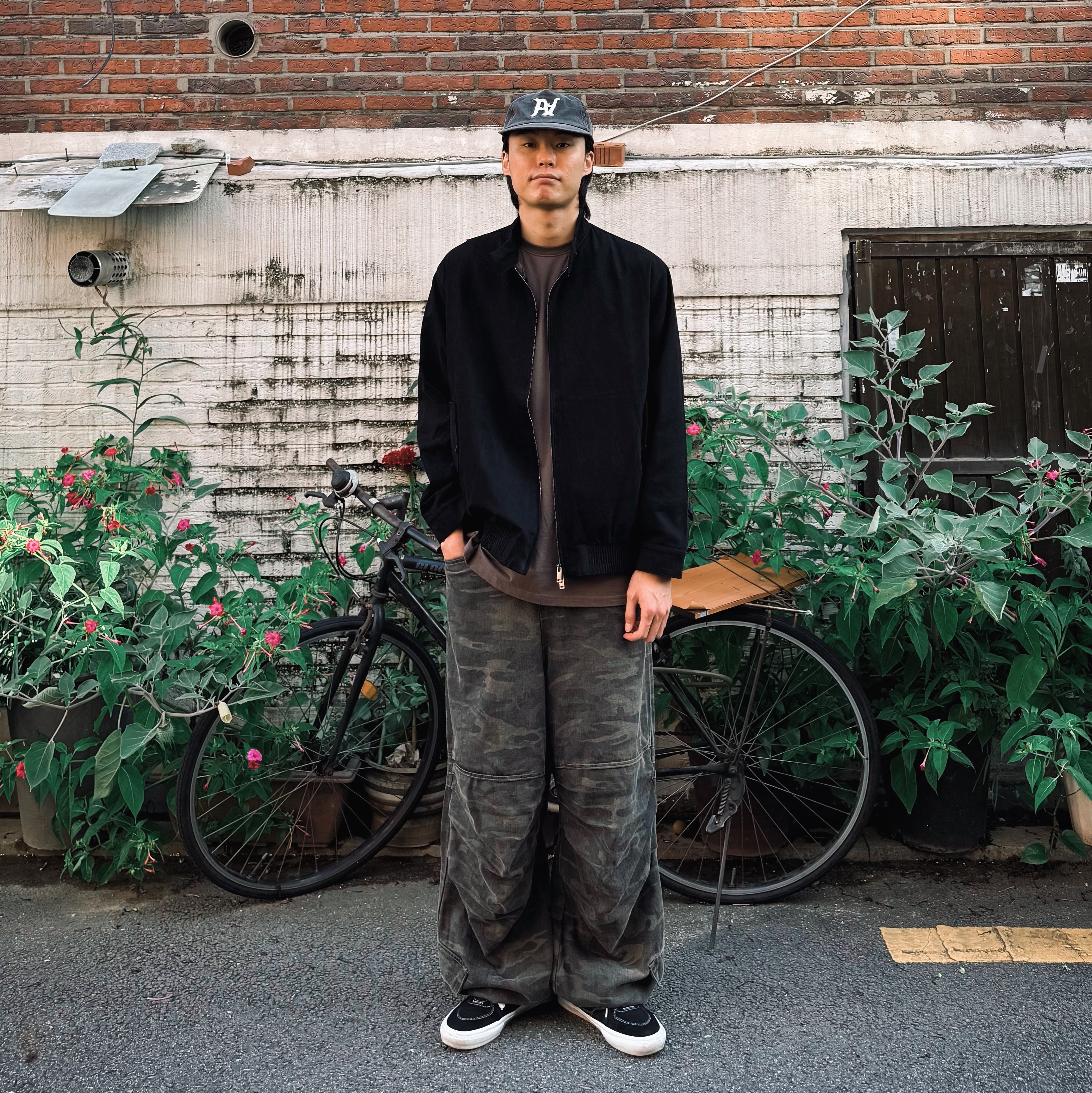 Vans Skate Half Cab Black 착용 스타일 - 1