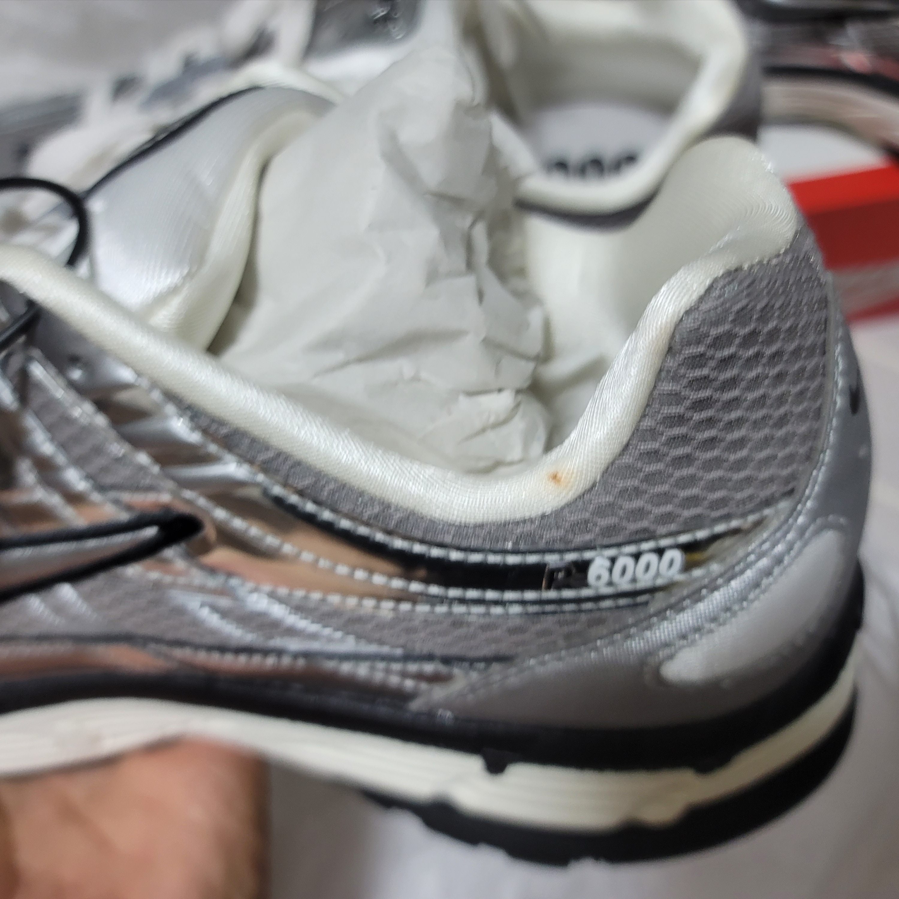 Nike P-6000 Metallic Silver 착용 스타일 - 2