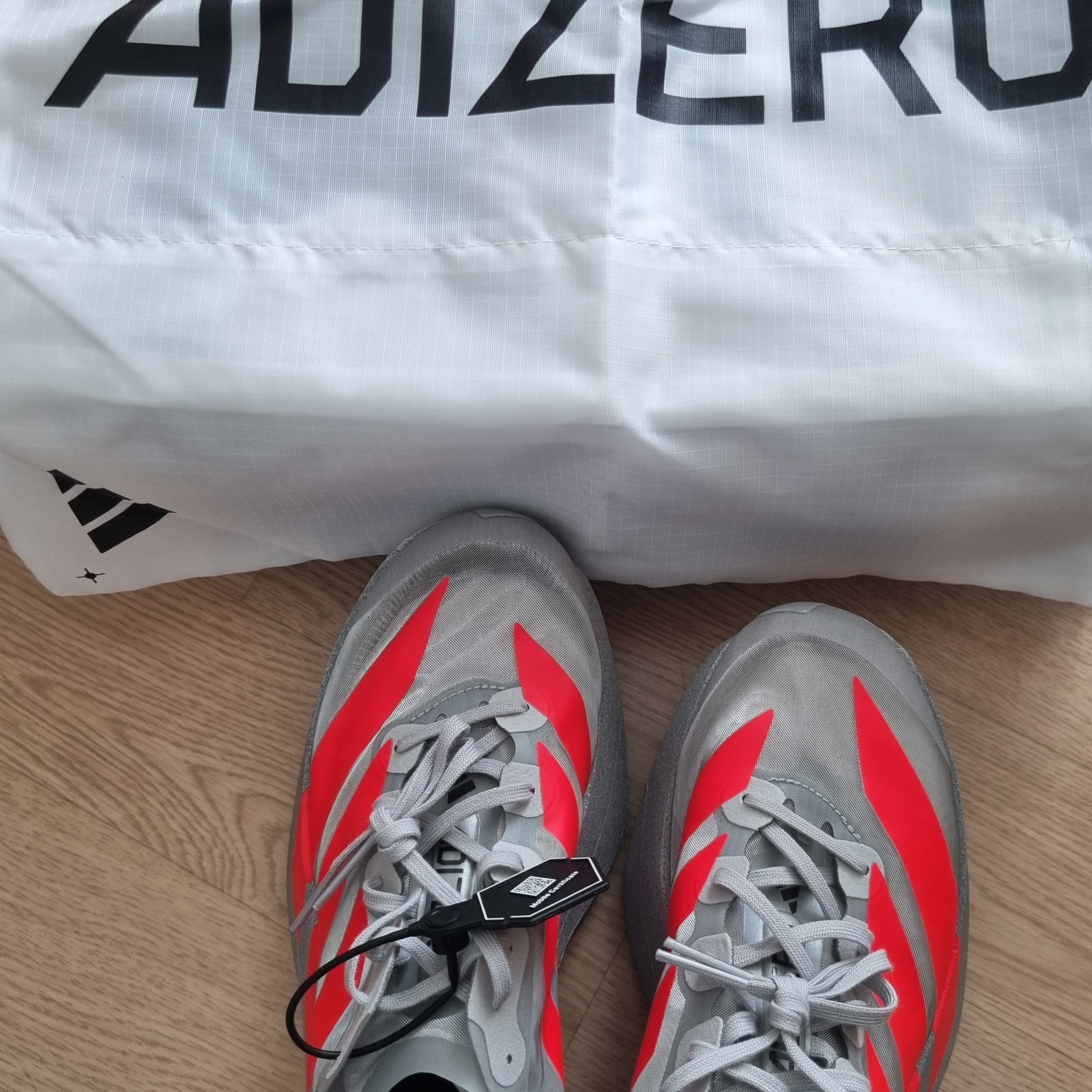 Adidas Adizero Adios Pro EVO 2 Silver Metallic Lucid Red 착용 스타일