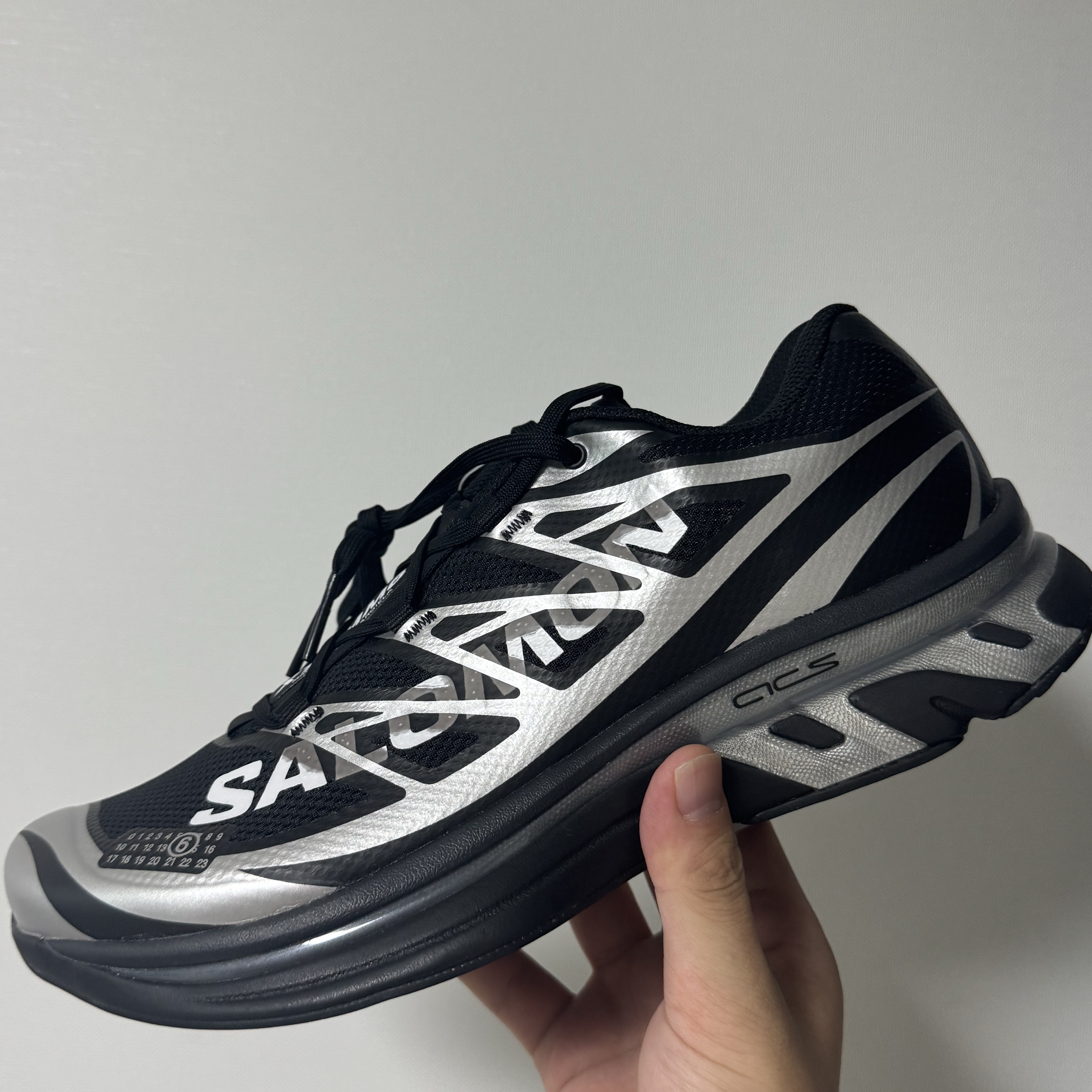 Salomon x MM6 Masion Margiela XT-MM6 Black Ftw Silver 착용 스타일