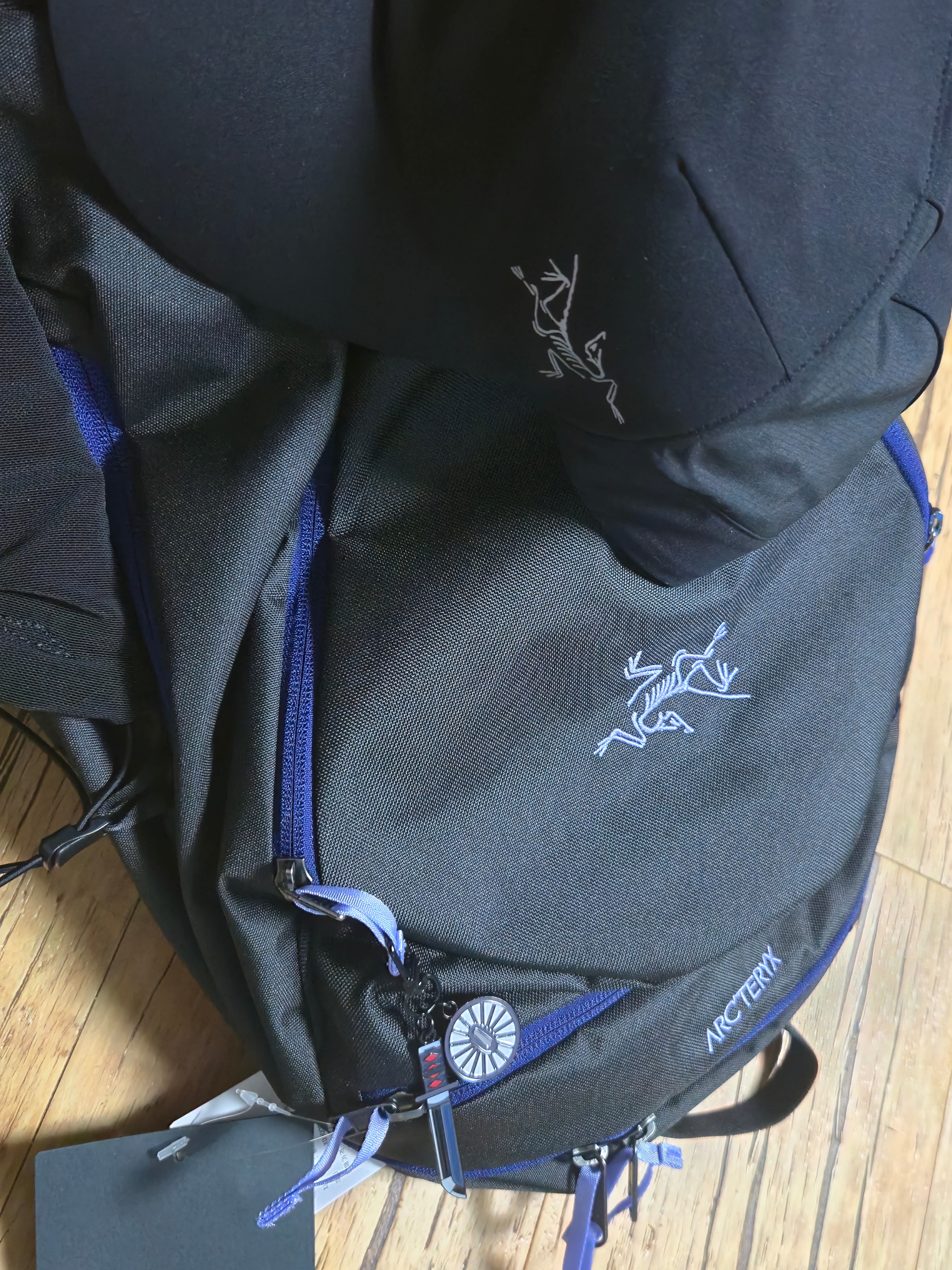 Arc'teryx Mantis 26 Backpack Black Soulsonic 착용 스타일