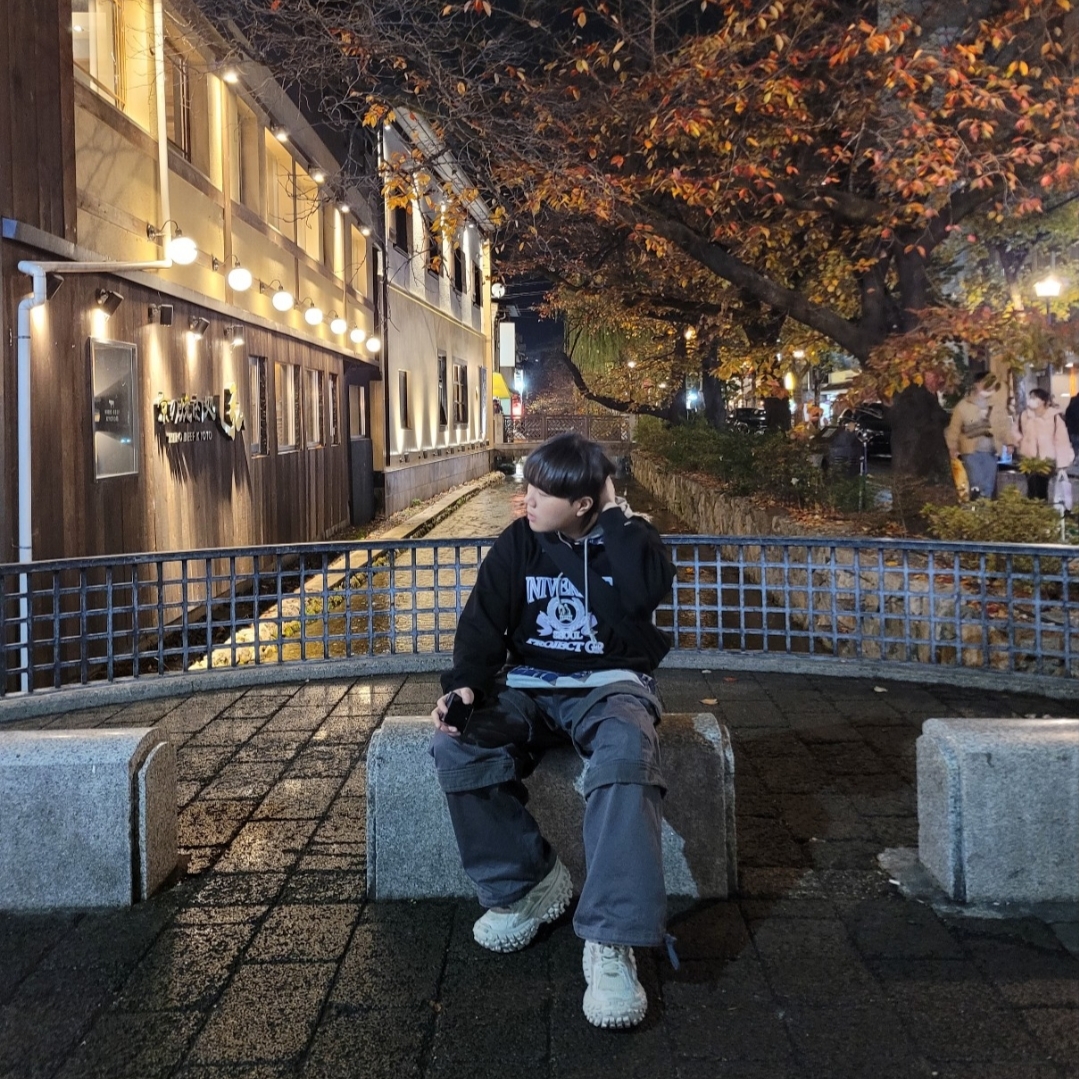 Undermycar Dtrange Dead Starange Destroyed Bomber Sparrow - 23SS, Yeezy Gap Engineered By Balenciaga Dove Hoodie Black 착용 스타일 - 2