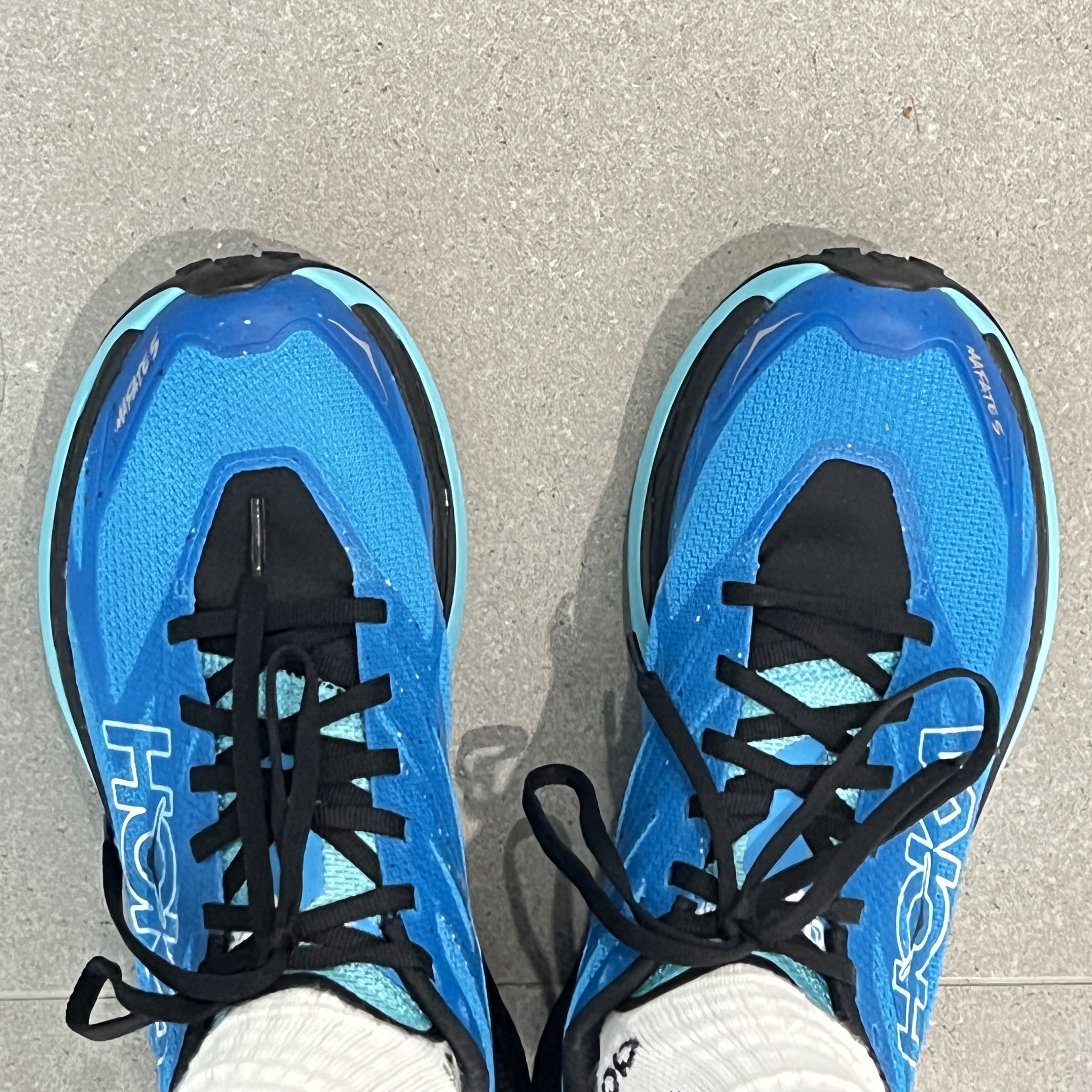 Hoka Mafate 5 Skyward Blue Black, (W) Hoka Mafate 5 Skyward Blue Black 착용 스타일 - 3