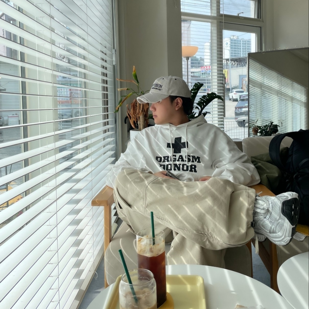 Undermycar Dtrange Dead Starange Destroyed Bomber Sparrow - 23SS, Yeezy Gap Engineered By Balenciaga Dove Hoodie Black 착용 스타일 - 7