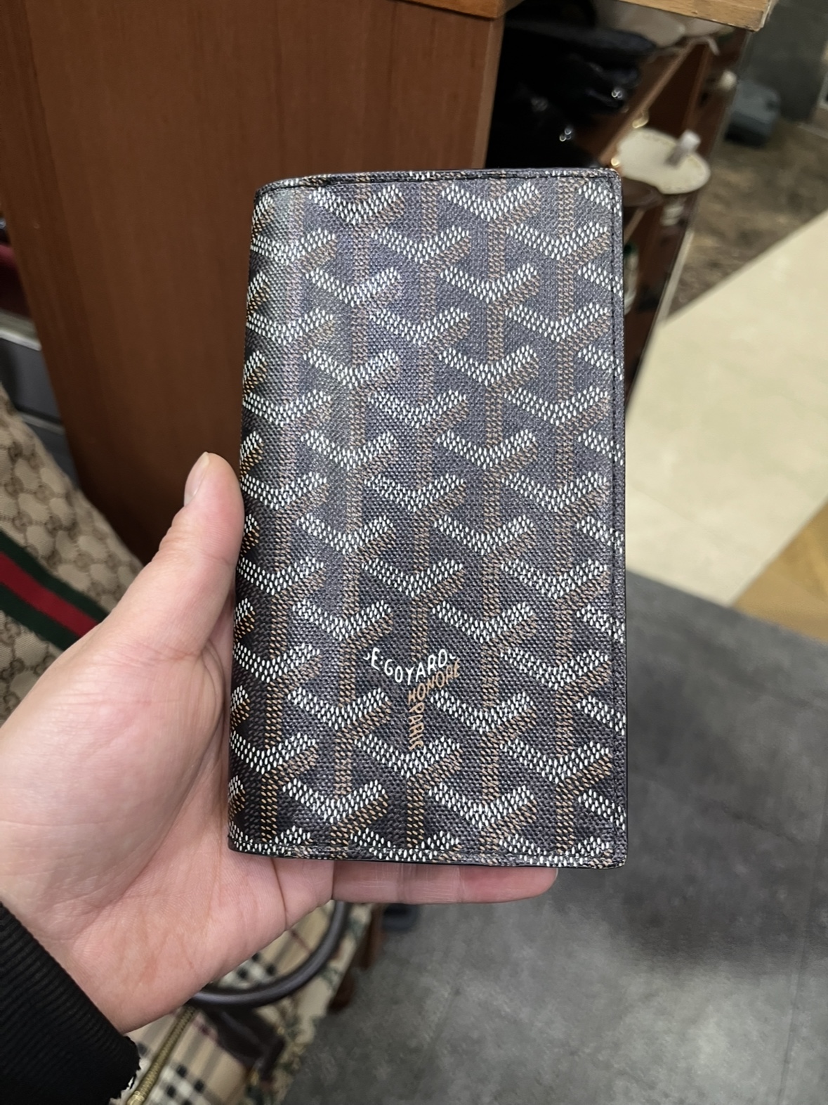 Goyard Saint Lambert Wallet Black 착용 스타일 - 1