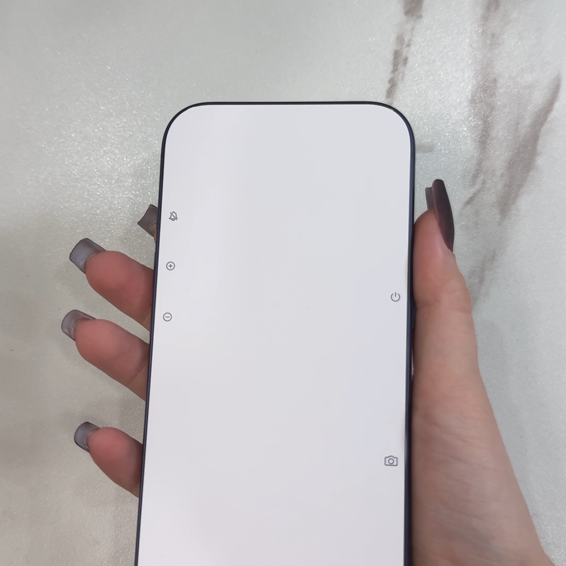 Apple iPhone 17 Pro 256GB Deep Blue 착용 스타일 - 3