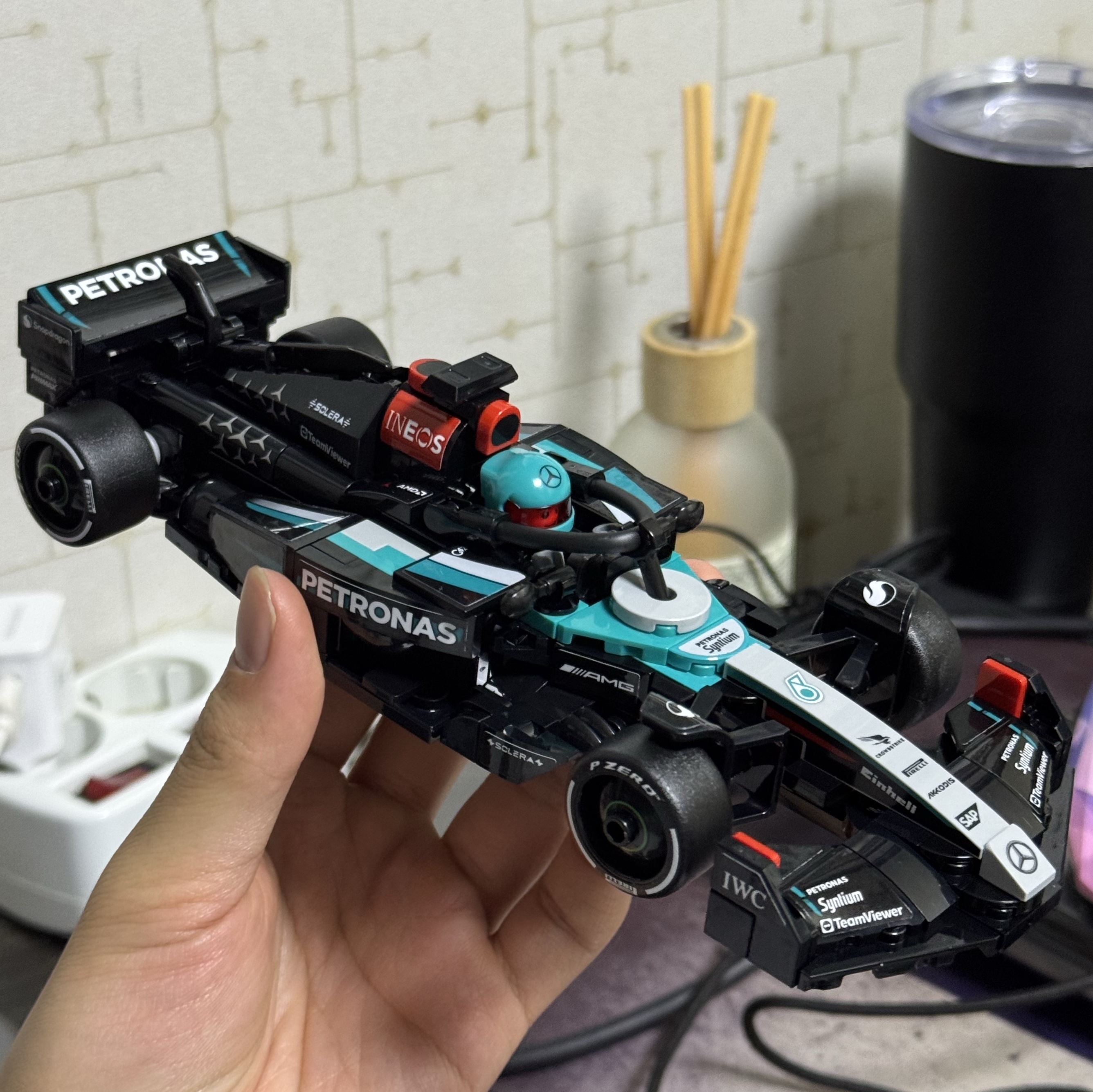 Lego Speed Champions Mercedes-AMG F1 W15 Race Car 착용 스타일 - 2