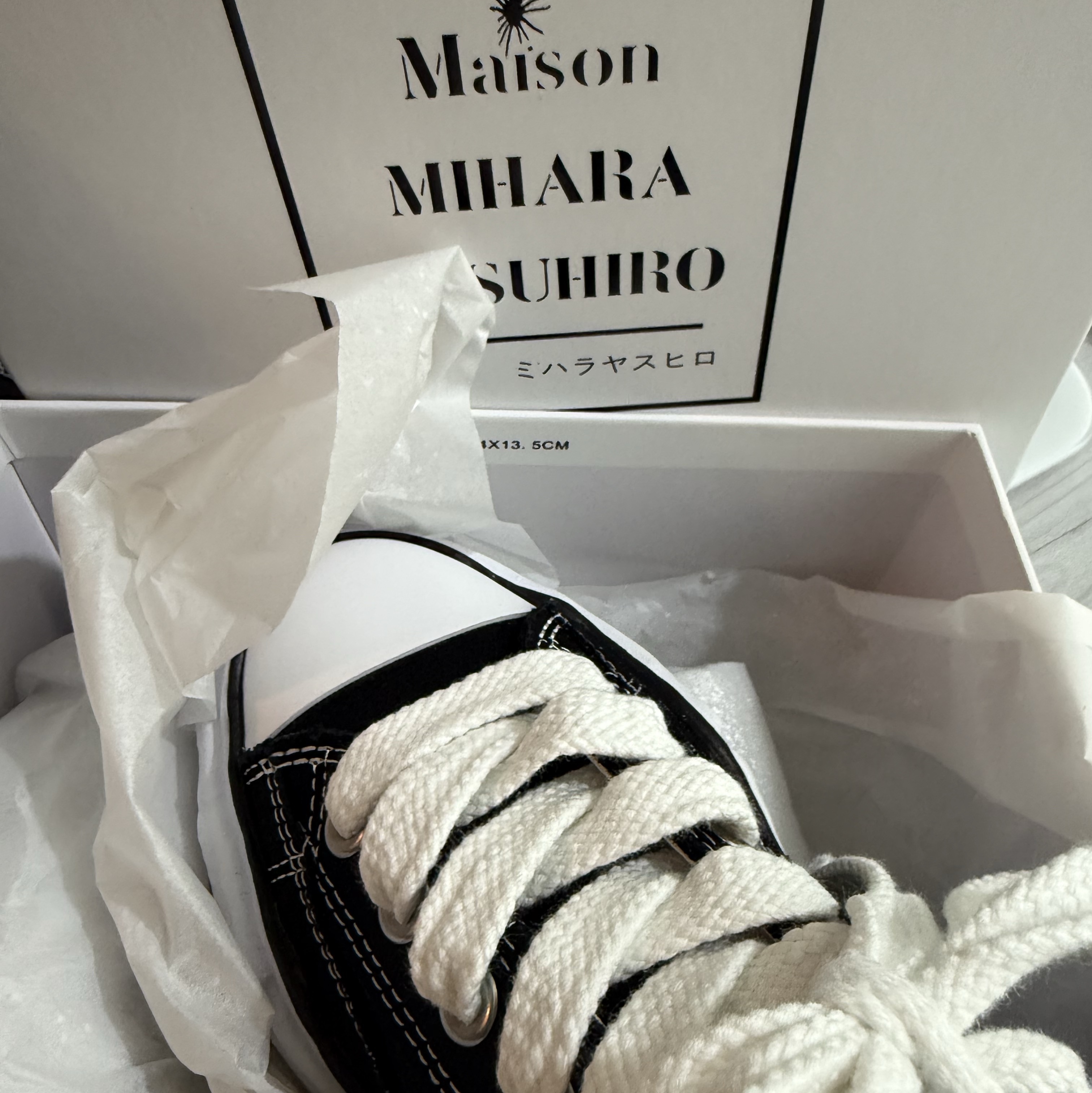 Maison Mihara Yasuhiro Peterson OG Sole Canvas Low Sneakers Black 착용 스타일