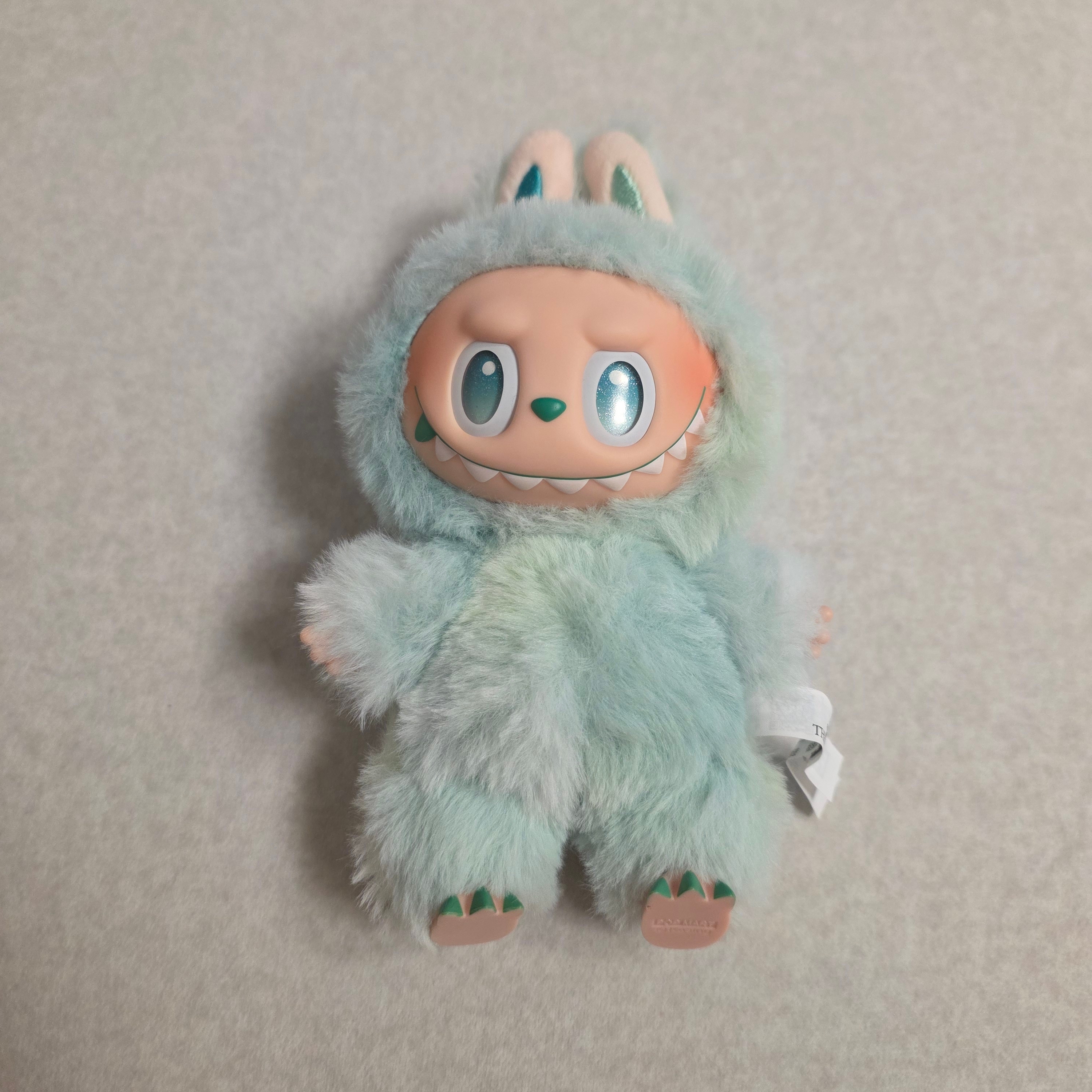 Pop Mart Labubu The Monsters Highlight Series Sealed Case (1 Blind Box) 착용 스타일