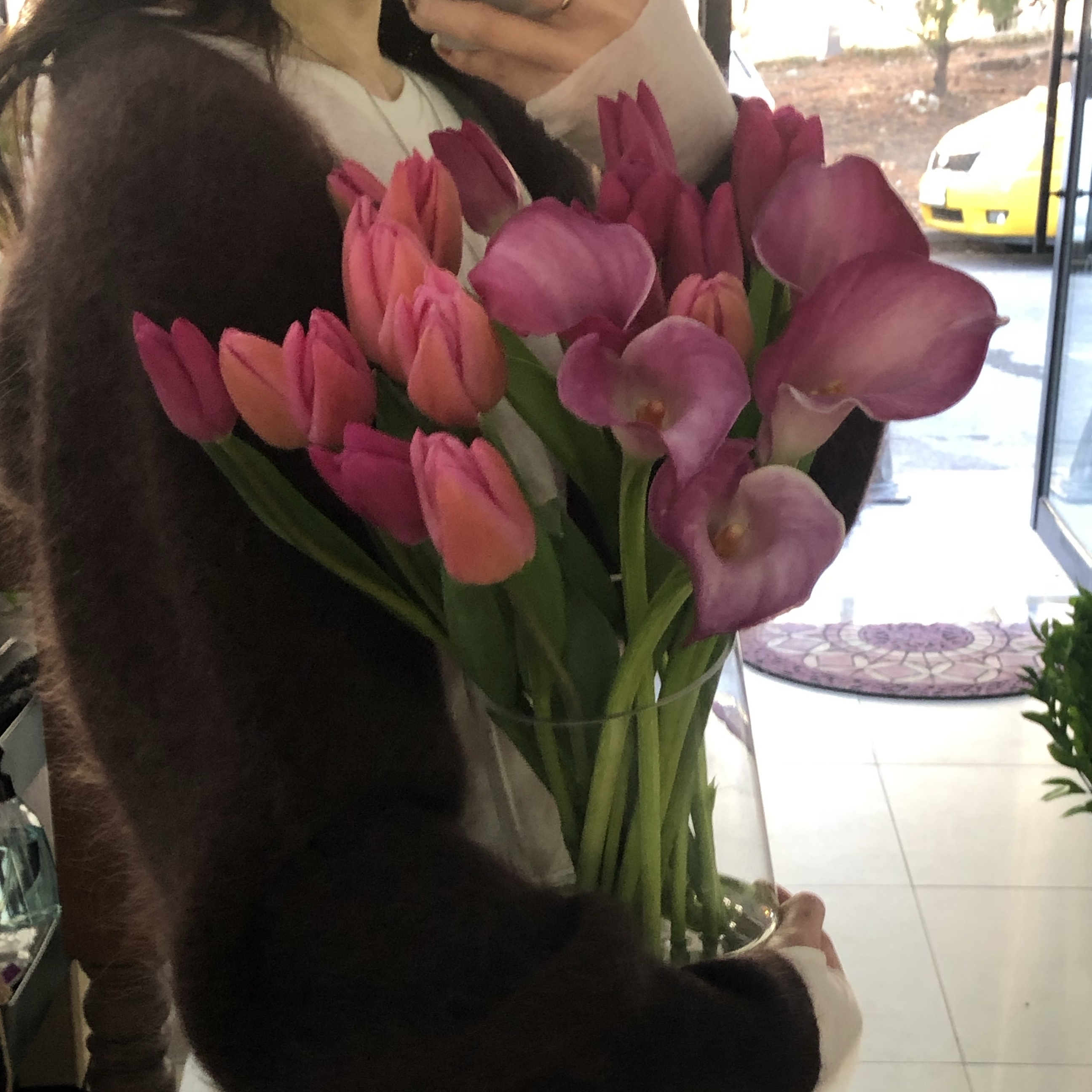 (W) COS Slim Fit Long Sleeve Top White 착용 스타일 - 2