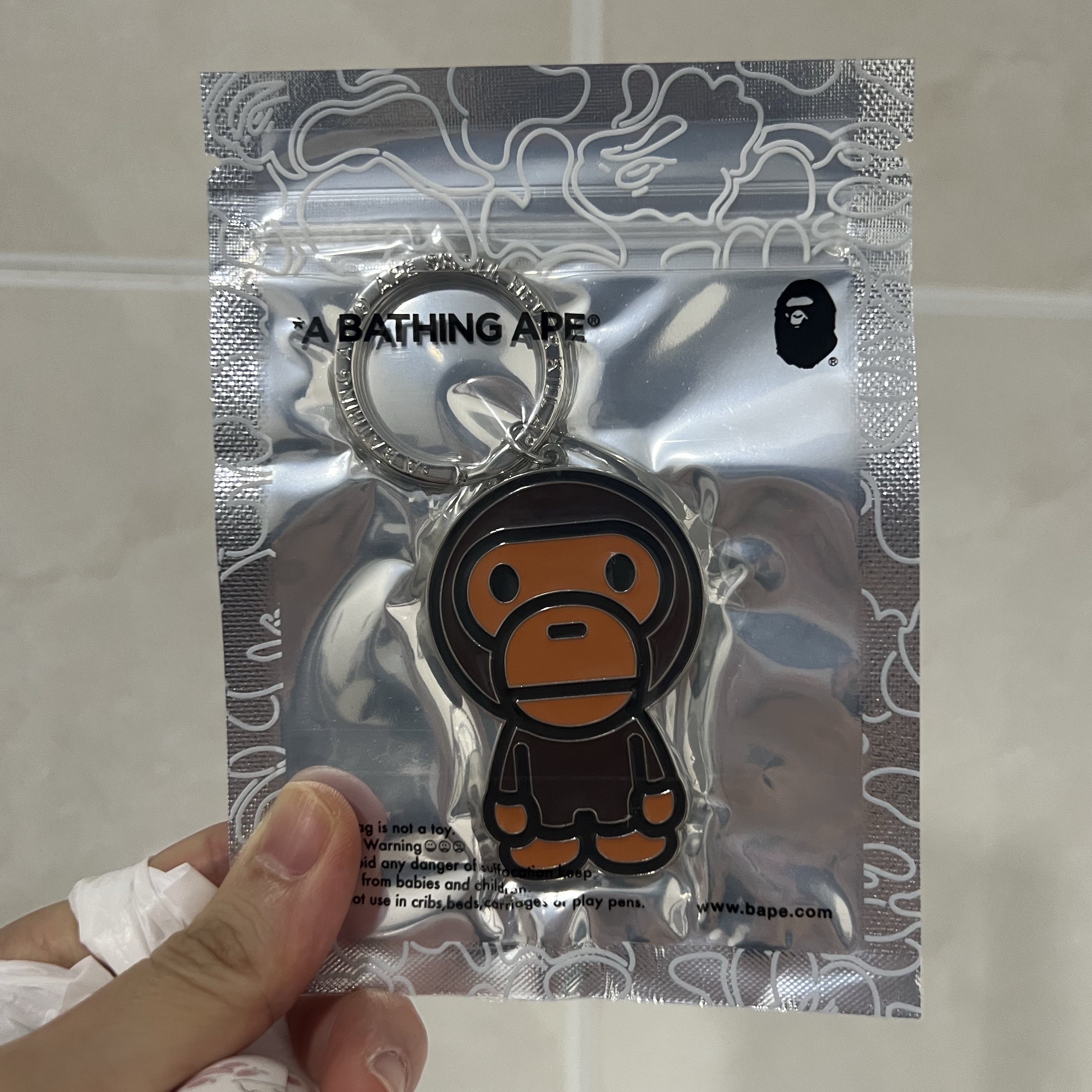 BAPE Baby Milo Metal Keychain Brown 착용 스타일