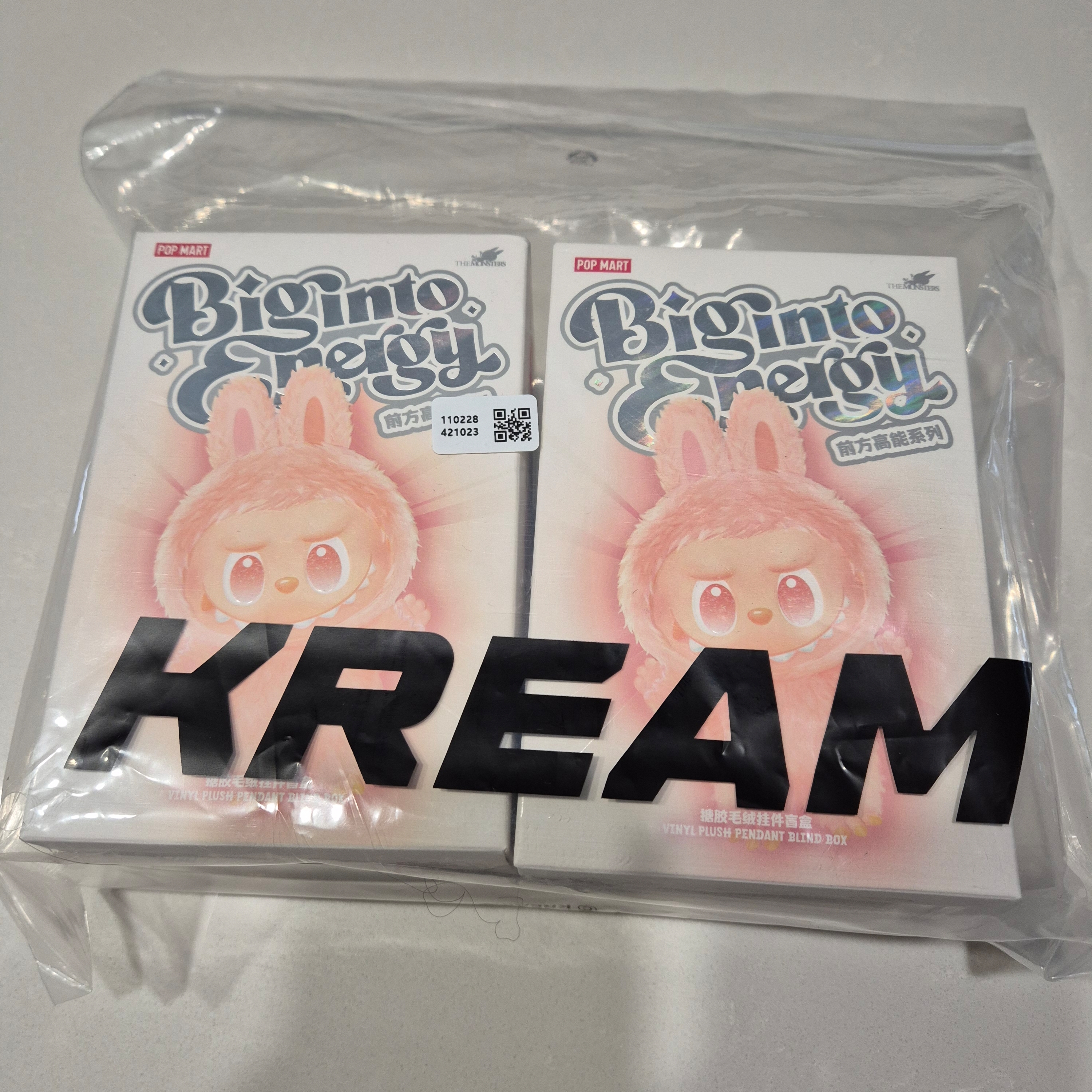 Pop Mart Labubu The Monsters Highlight Series Sealed Case (Bundle of 2/1 Blind Box) 착용 스타일