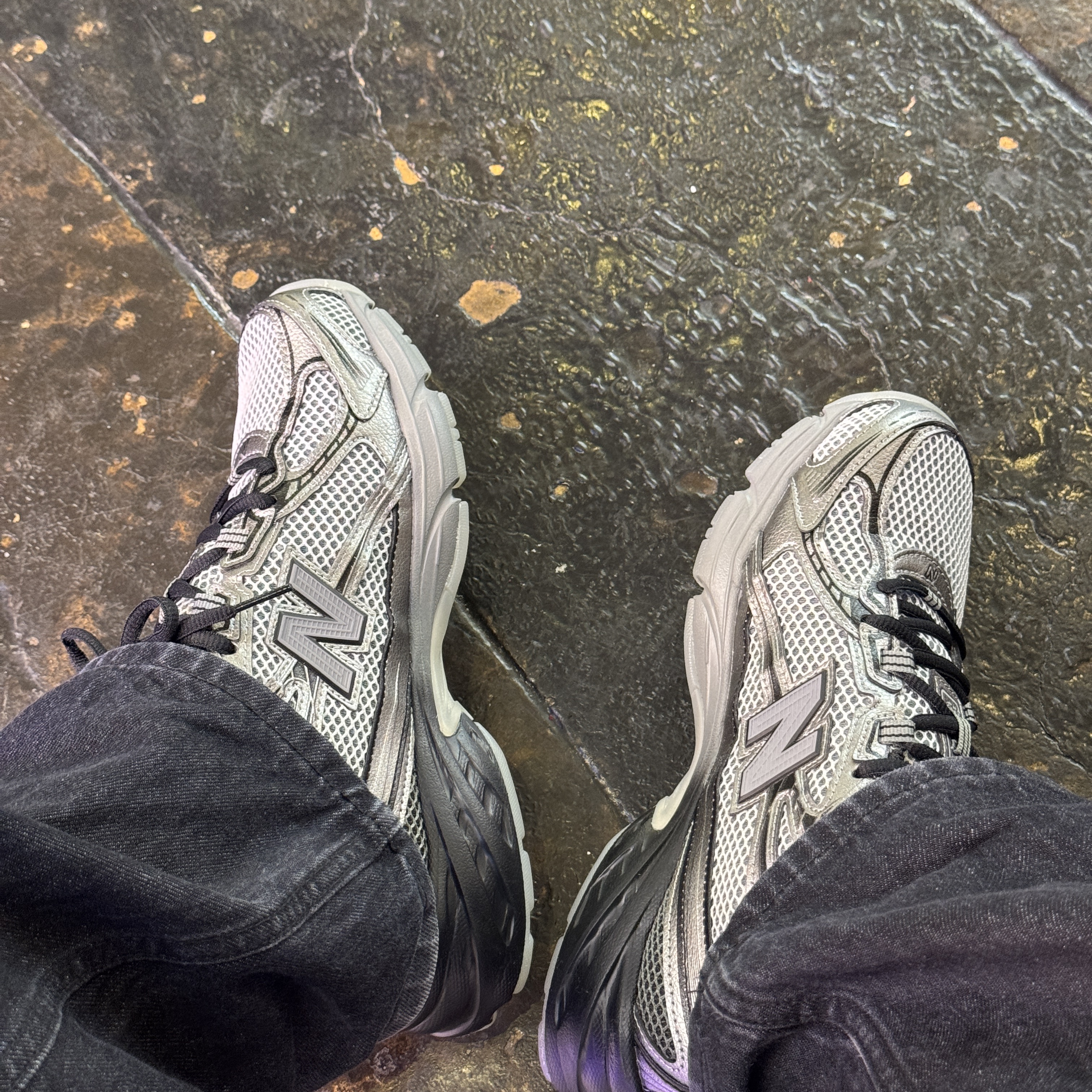 New Balance 740 Dark Silver Metallic 착용 스타일