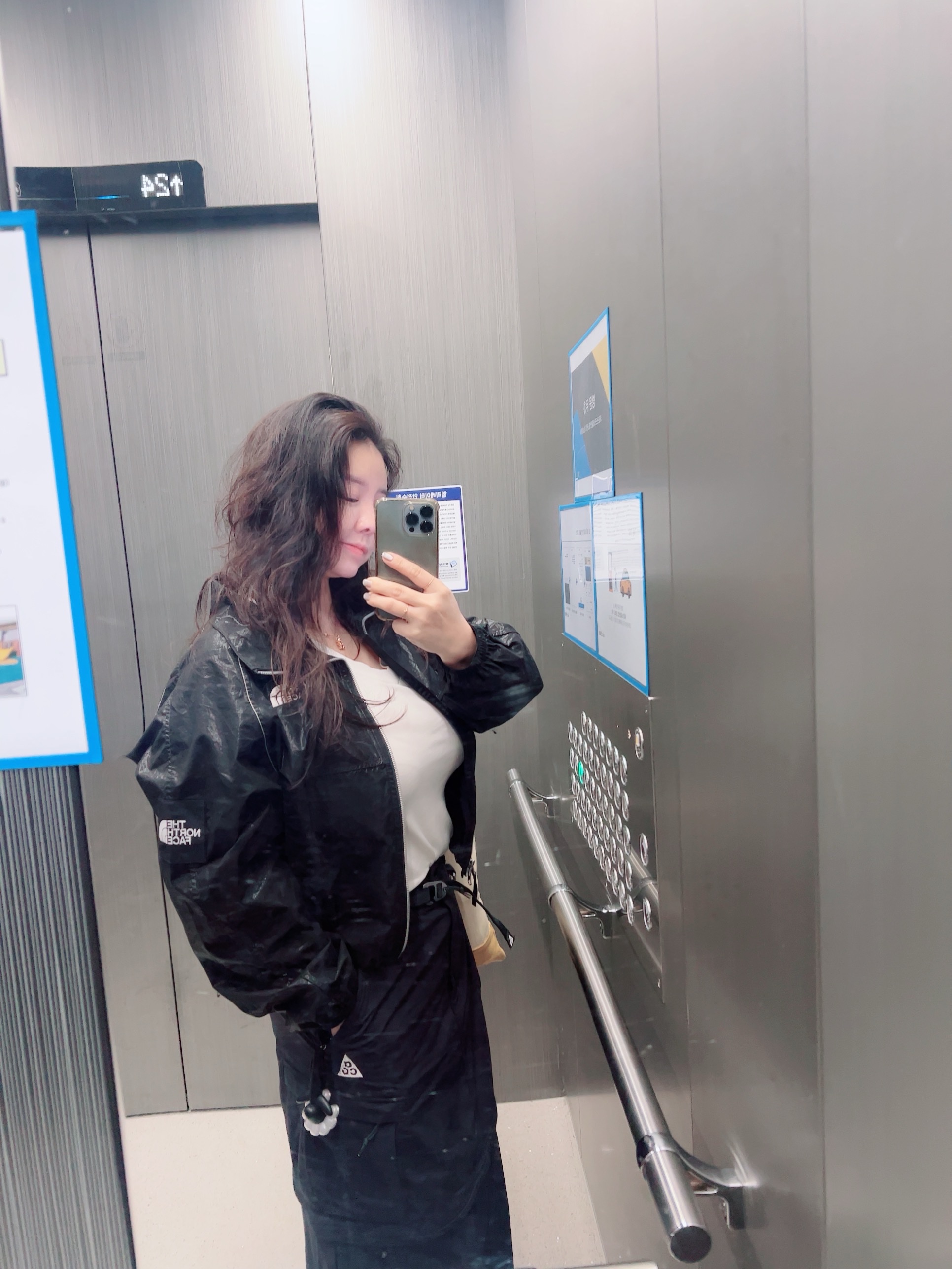 (W) Nike ACG Smith Summit Zip-Off Skirt Black - Asia, (W) The North Face White Label Novelty Olema Jacket Black 착용 스타일