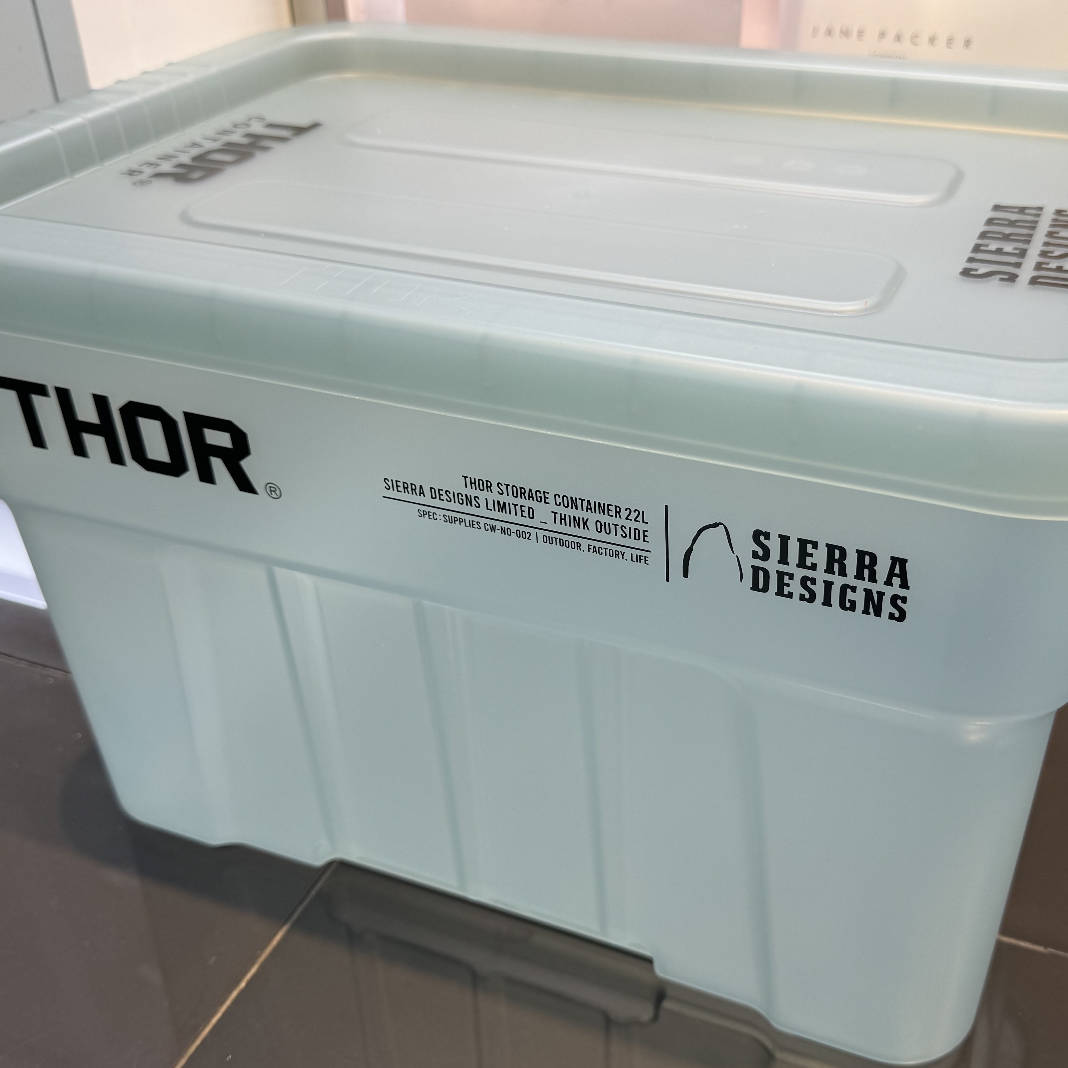 SIERRA DESIGNS X THOR STORAGE BOX 22L LIGHT GREY 착용 스타일